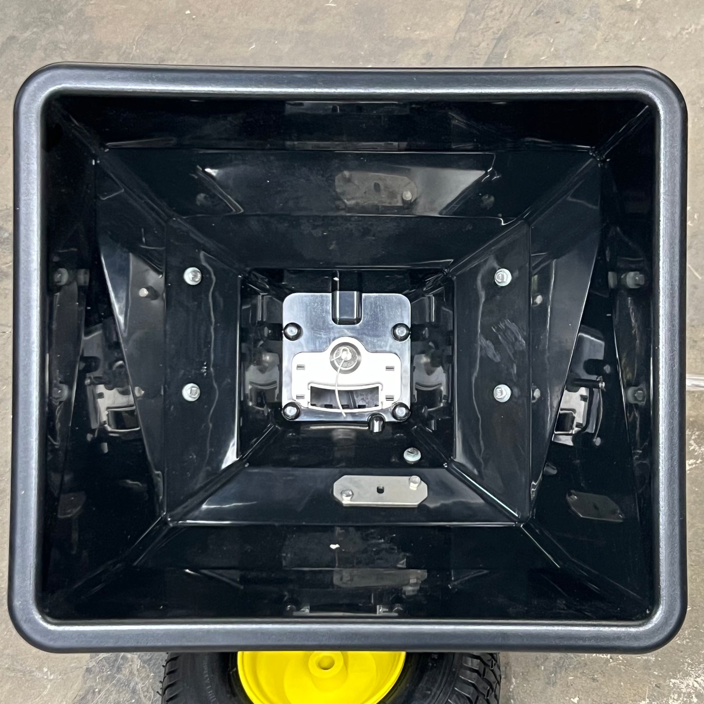 SPYKER Ergo-Pro Walk Behind Push Spreader 50 lb Capacity SPY50L-1P (New)
