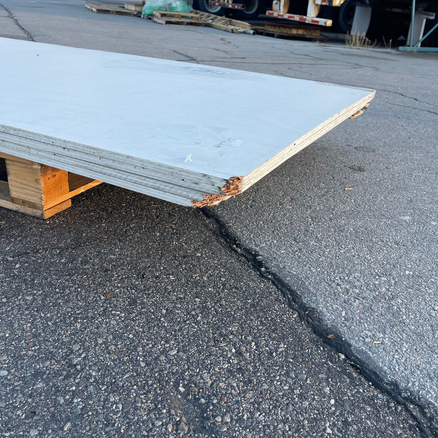 ZA@ Pallet of MIXED Plywood Boards 8’ x 4’ White (AS-IS)