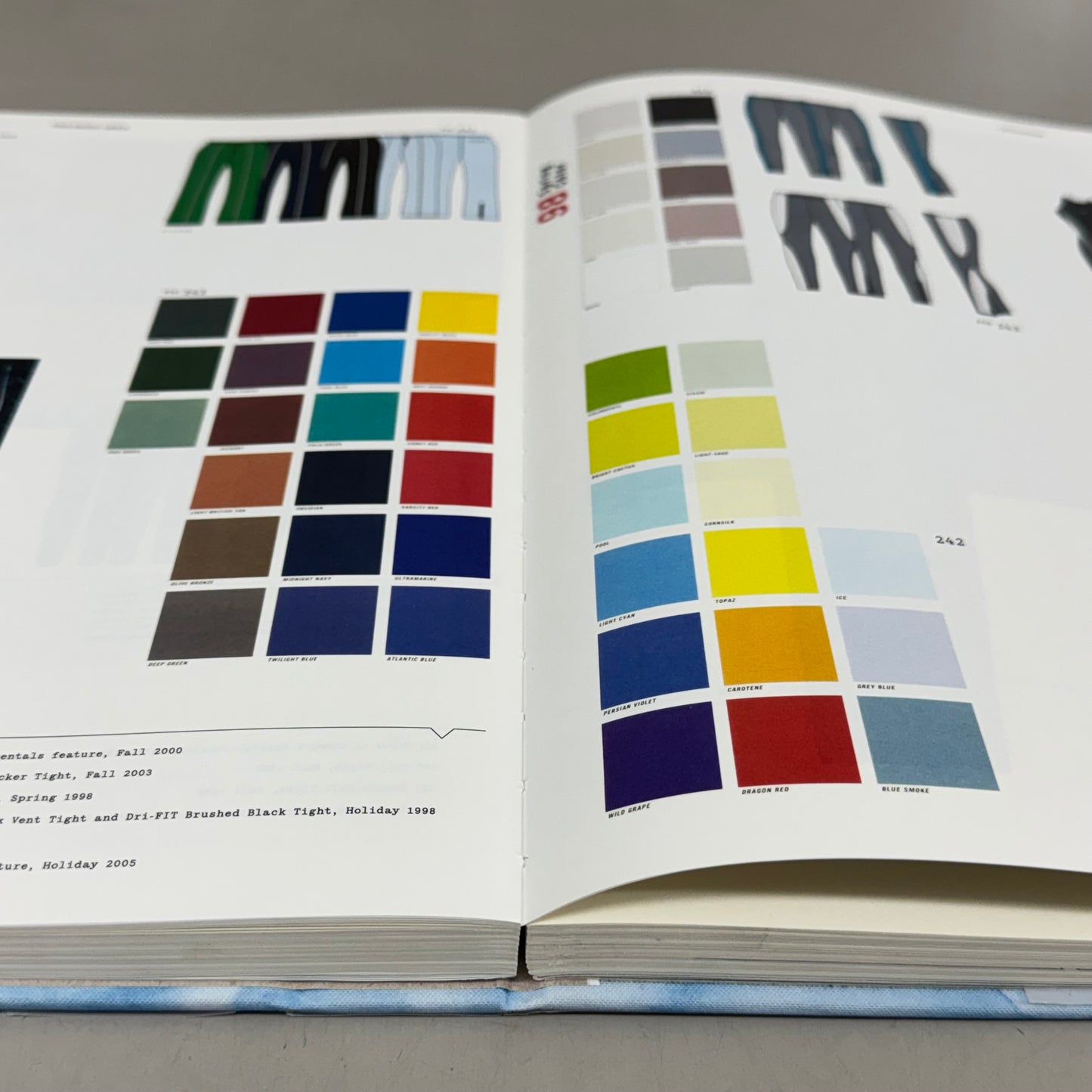 PHAIDON Look Good, Feel Good, Play Good: Nike Apparel Hardcover  Maisie Skidmore  Slytherin (New (Other))