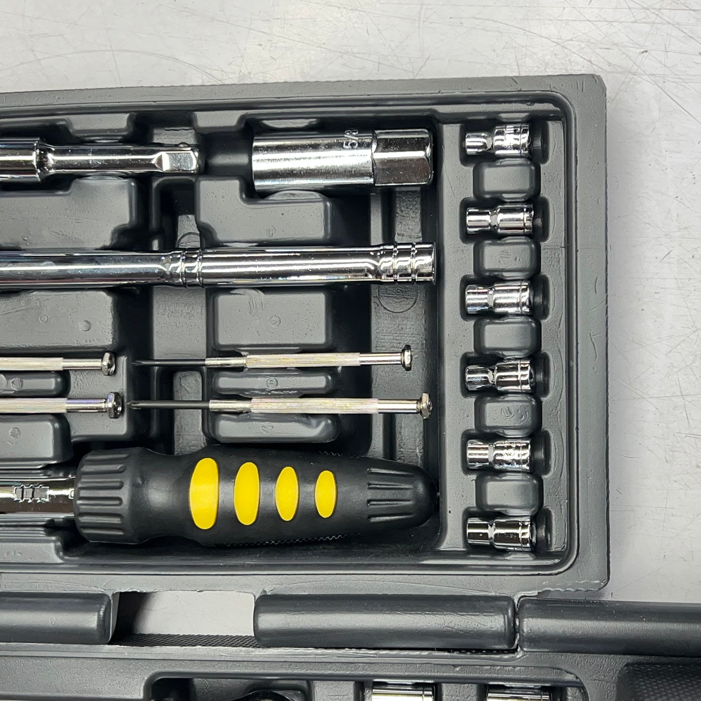 ULINE (121 PIECE) Home Tool Set In Wall Mountable Case Black/Yellow H-706