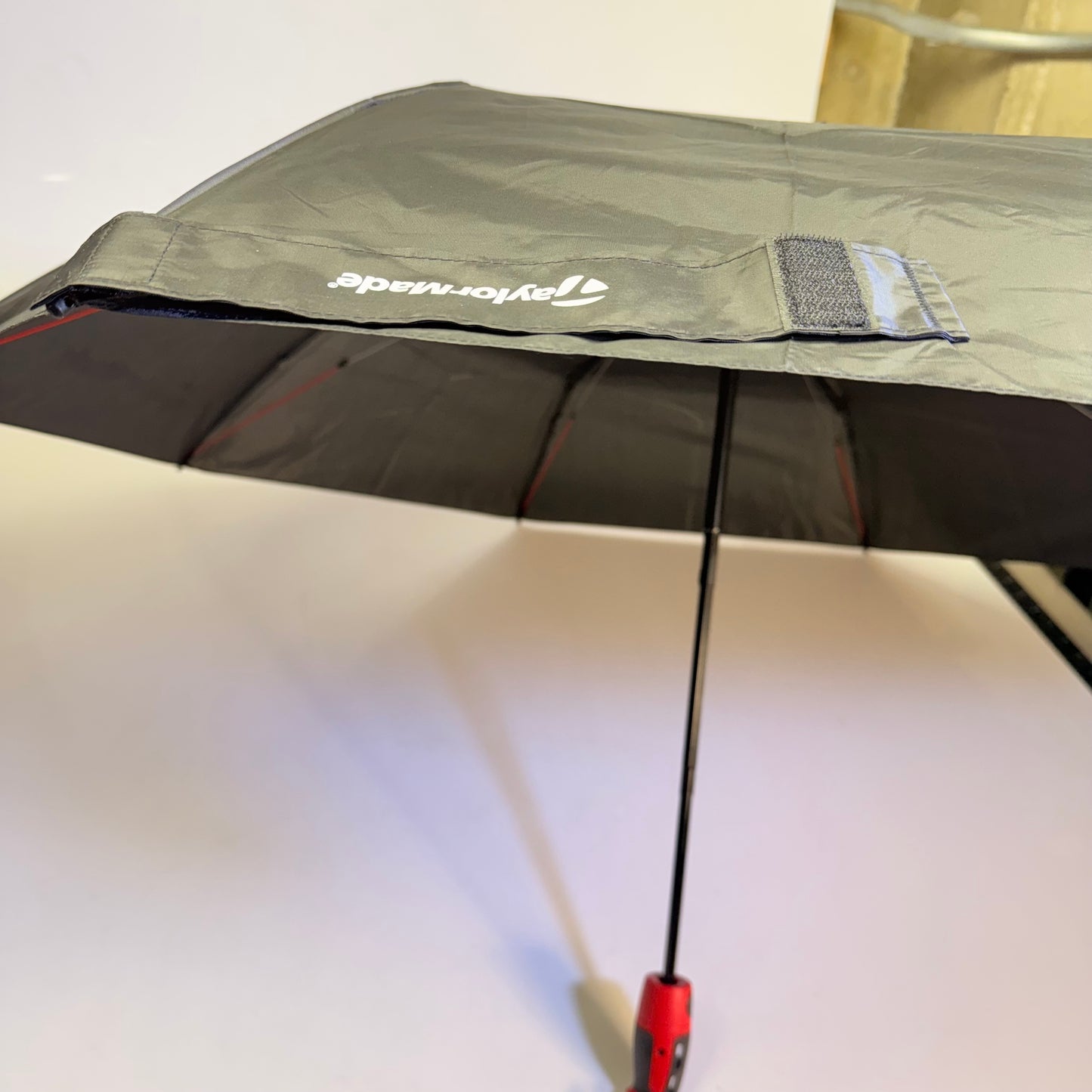 TAYLORMADE Golf Umbrella Vortexvent Compact Technology 47 in Black 2180