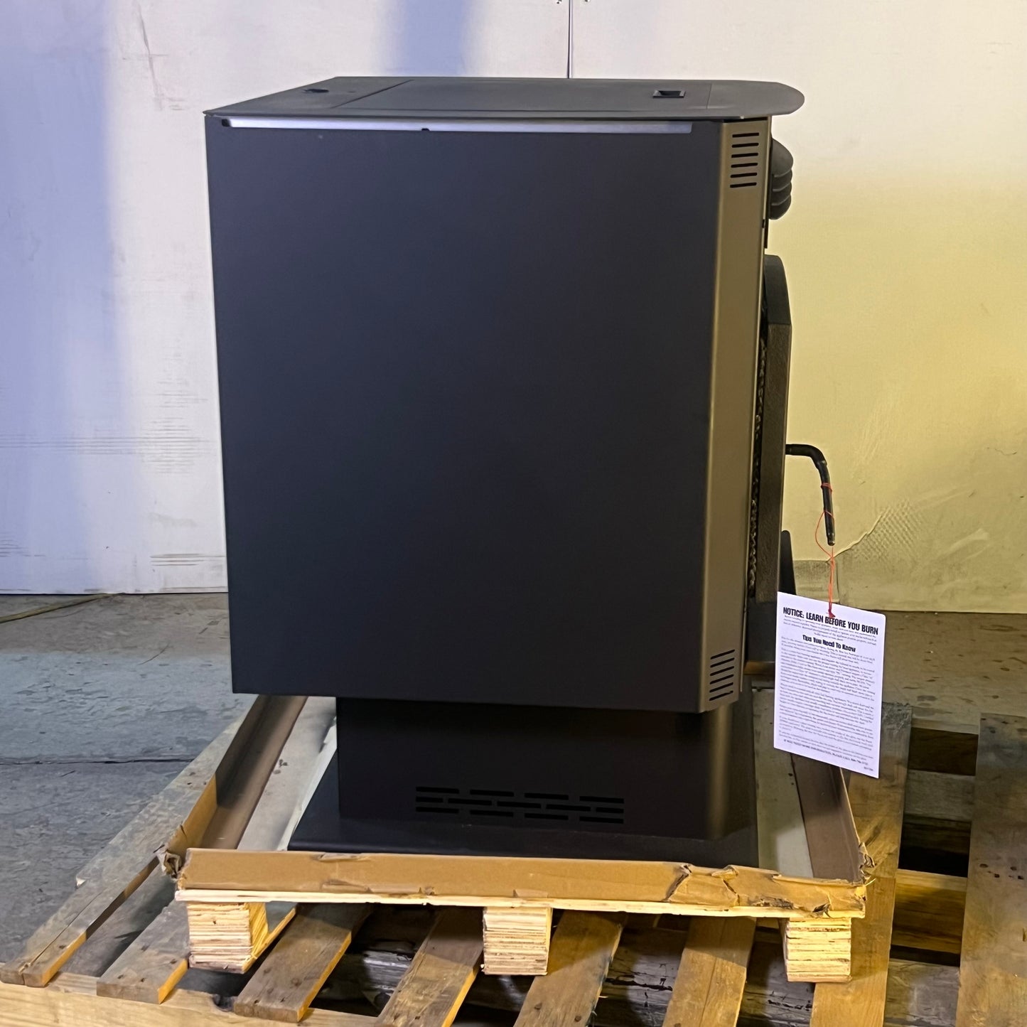 ZA@ Pallet of STOVE COMPANY 2200 sq. ft. Pedestal Pallet Stove 90 Lbs, Hopper Wi-fi US5517-W