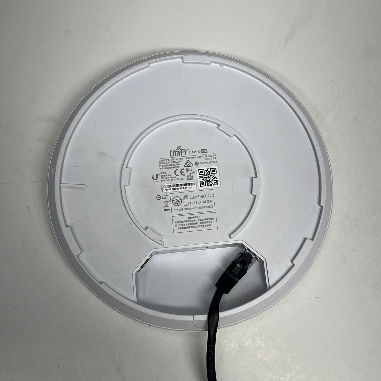 UBIQUITI NETWORKS Unifi Reliable Wi-fi Dual Gigabit Ethernet UAP-AC-PRO (Used)