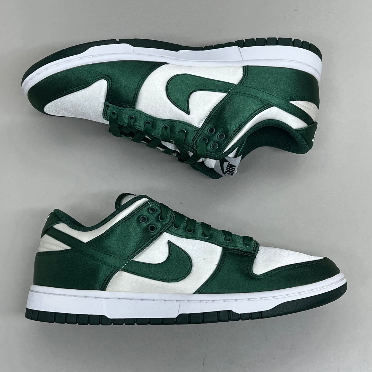 NIKE Dunk Low Satin ESS SNKR Sz Women's 10.5 Men's 9 White/Team Green DX5931100