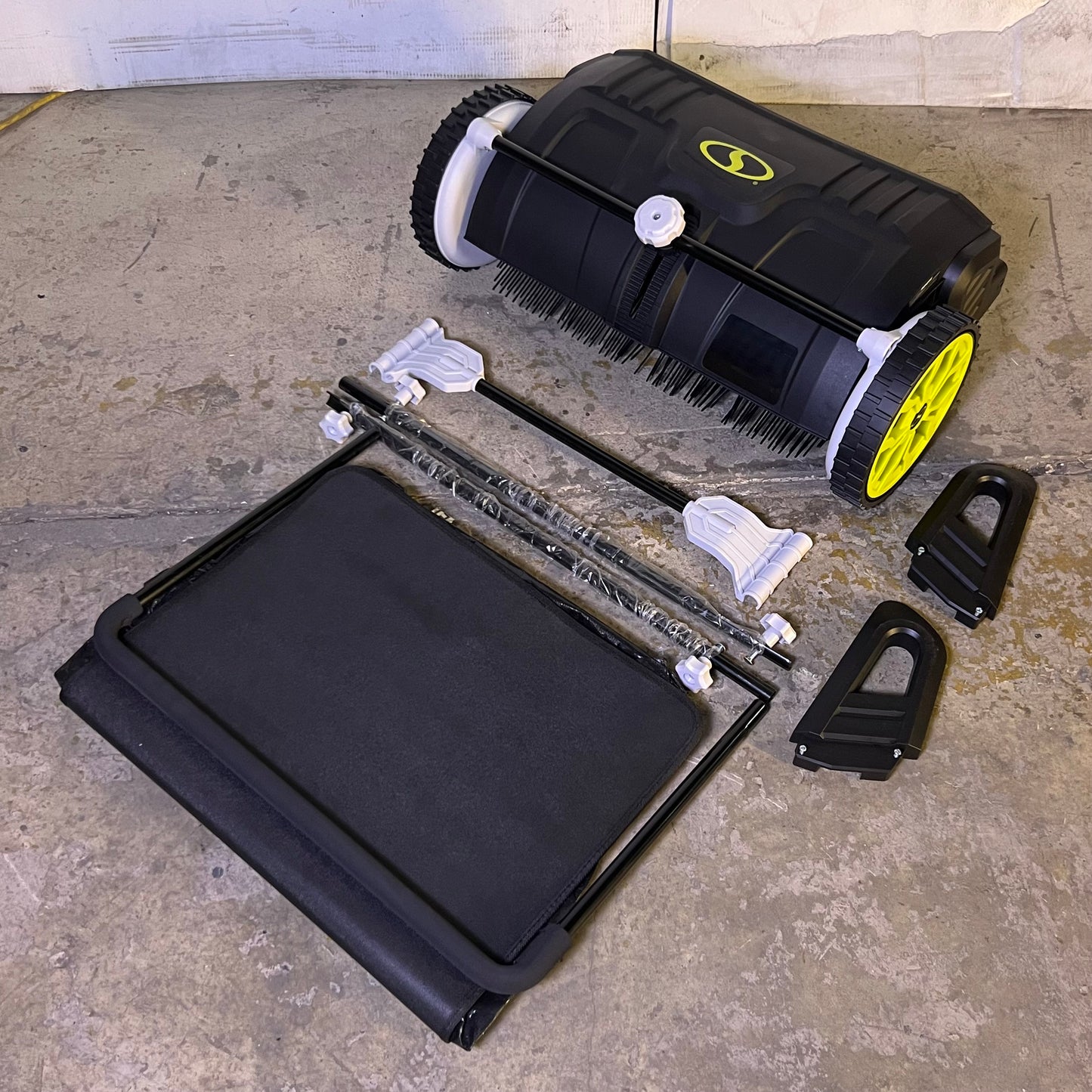 SUNJOE Manual Leaf Sweeper 22 Gal/21-Inch SDJ601LS