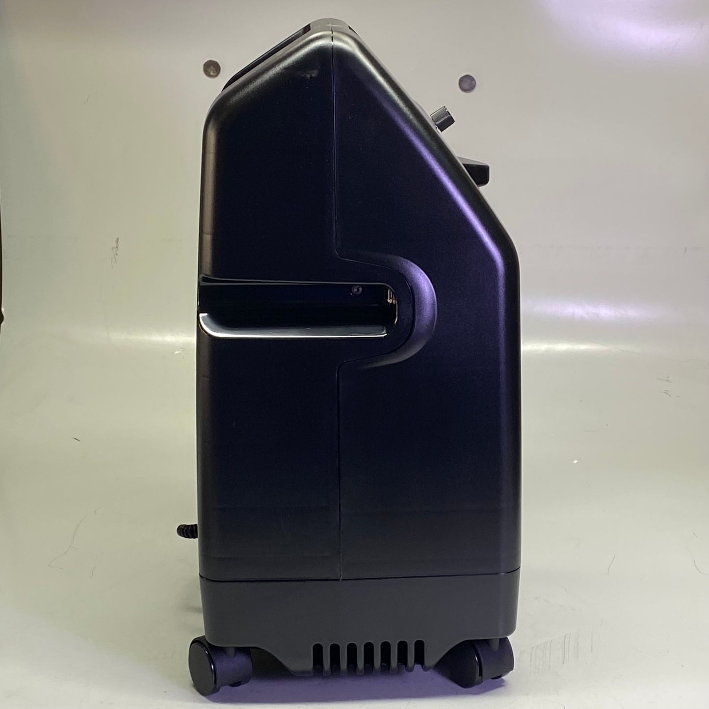 DEVILBISS HEALTHCARE 5 Liter Oxygen Concentrator 24.5" x 13.5" x 12" Black 525DS