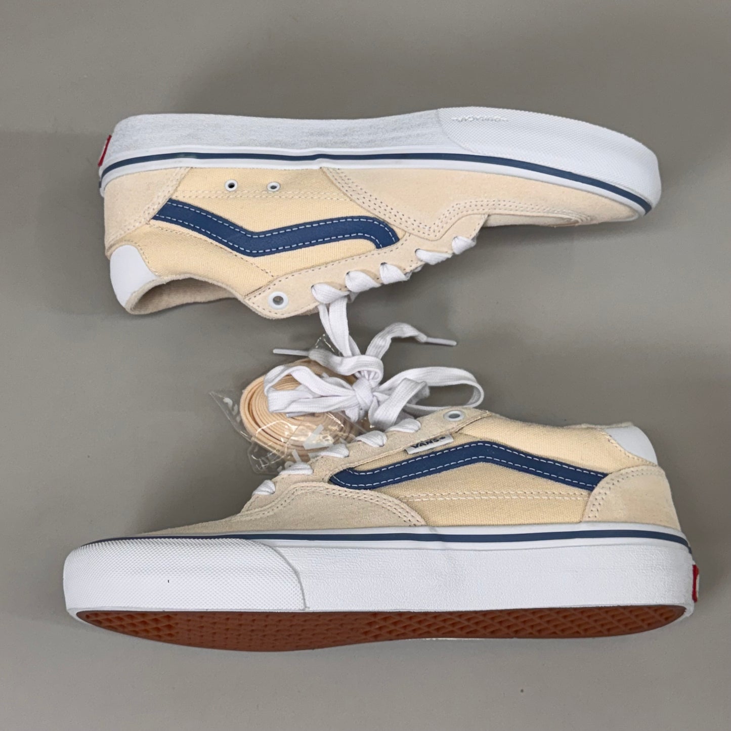 VANS Rowan Deconstructed Suede & Canvas Shoe Men's SZ 8 Light Cream/Navy Blue