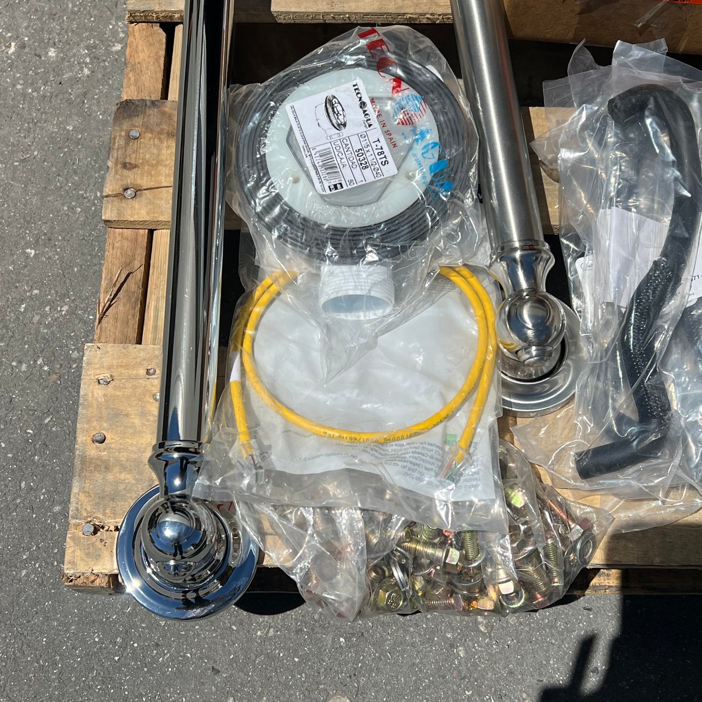 ZA@ Pallet of MIXED Sunsetter Awning Hardware, Nuts & Bolts, Towel Bars, Heavy Machinery & More
