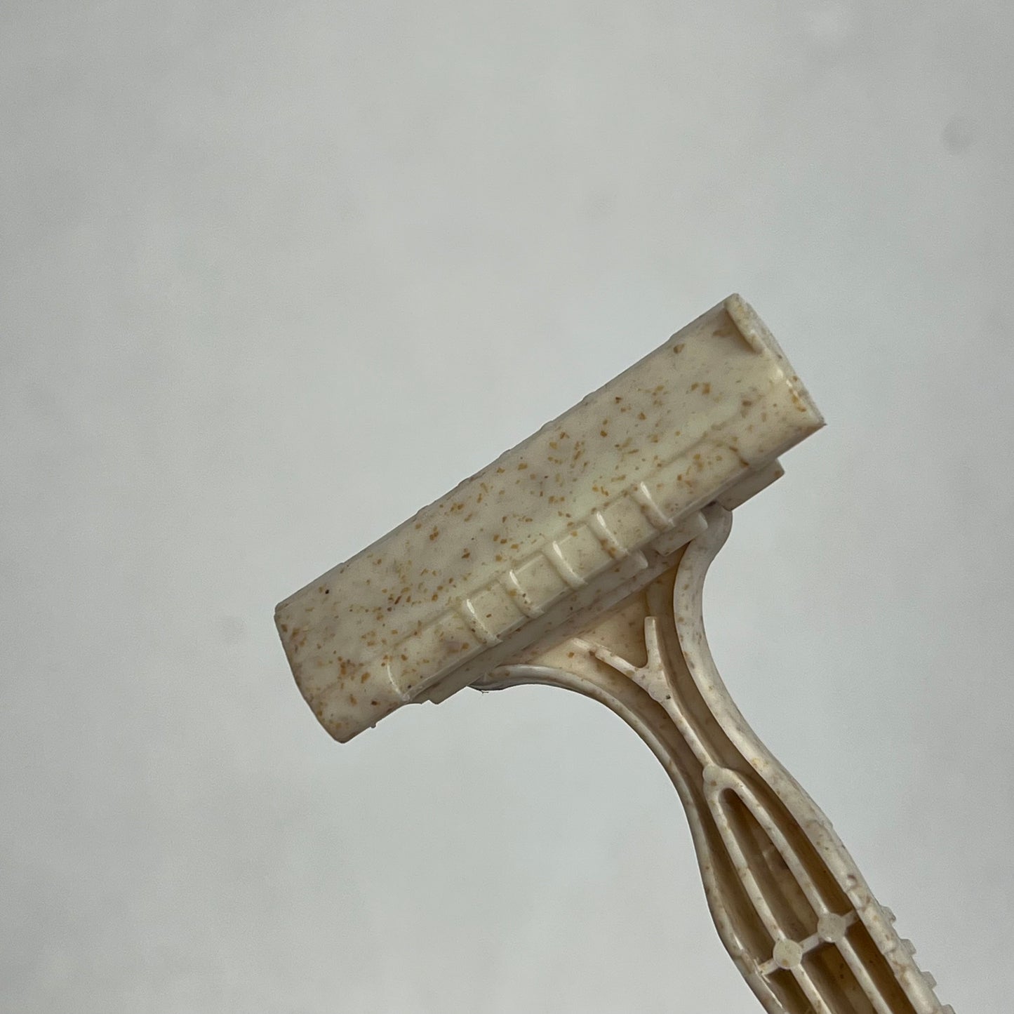 GOOD EARTH (2 PACK, 10 EACH) Disposable Razors All Hair Types 2 Blade Clay/Tan