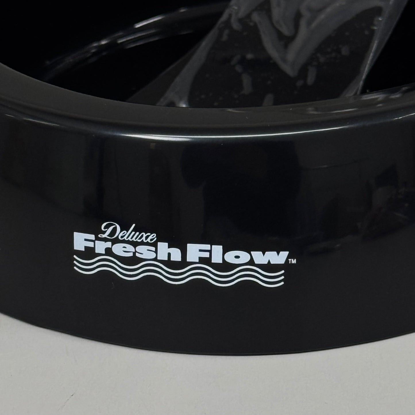 ZA@ PETMATE Deluxe FreshFlow Purifying Pet Fountain 108 oz Black 24870 A