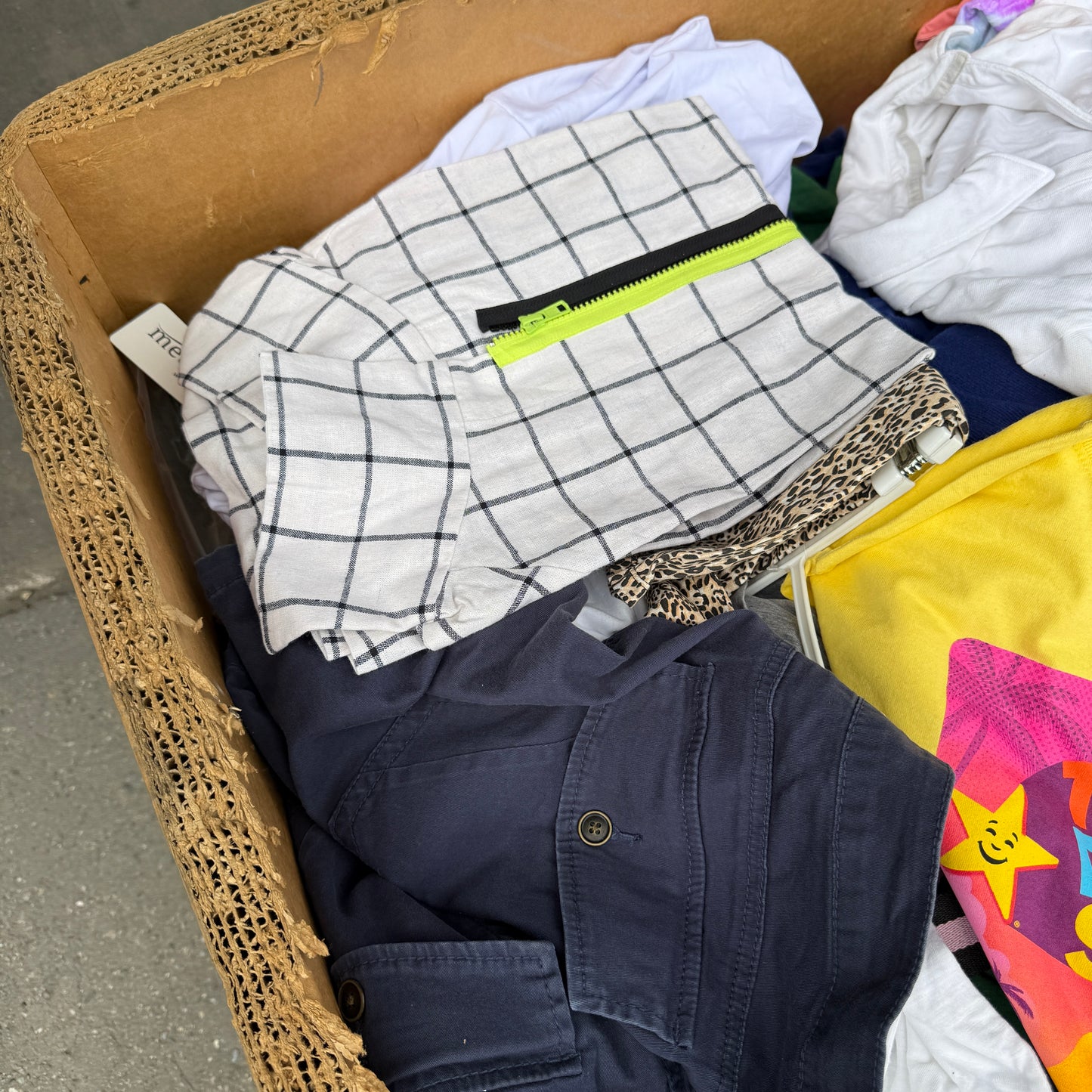 ZA@ Pallet of MIXED 100’s Of Men’s & Women’s Clothing