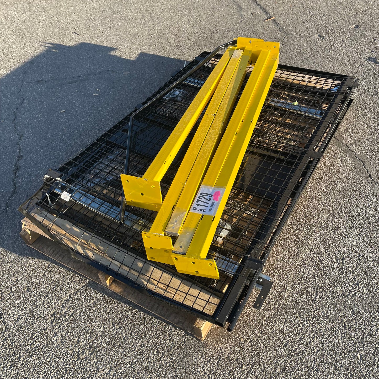 ZA@ Pallet of HUSKY Single Swing Door/velox Machine Guard KITXGSHD & KITXGDPOST (Damaged)