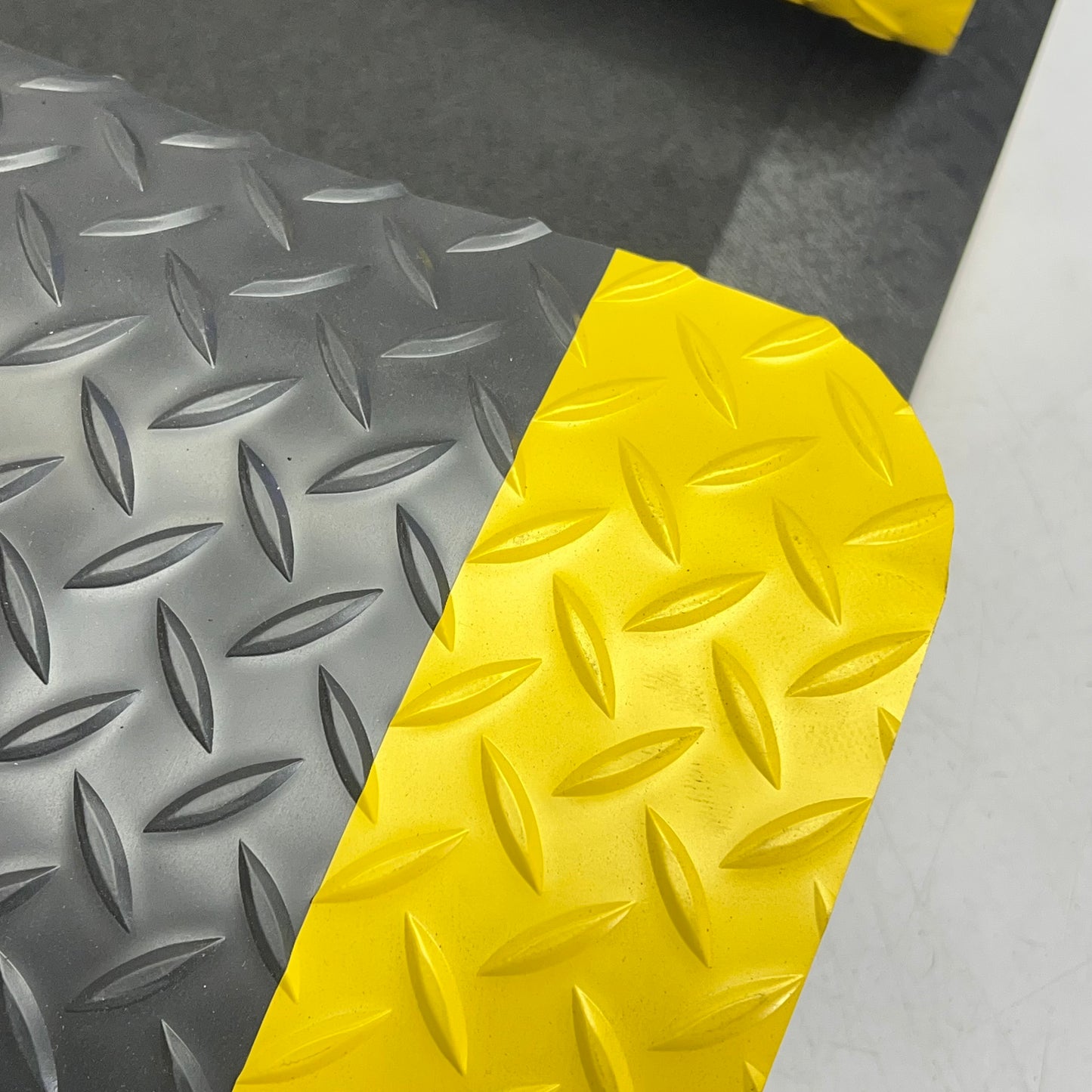 Industrial Anti-fatigue Mat Thick Foam Lining 70"x24" Yellow Safety Border