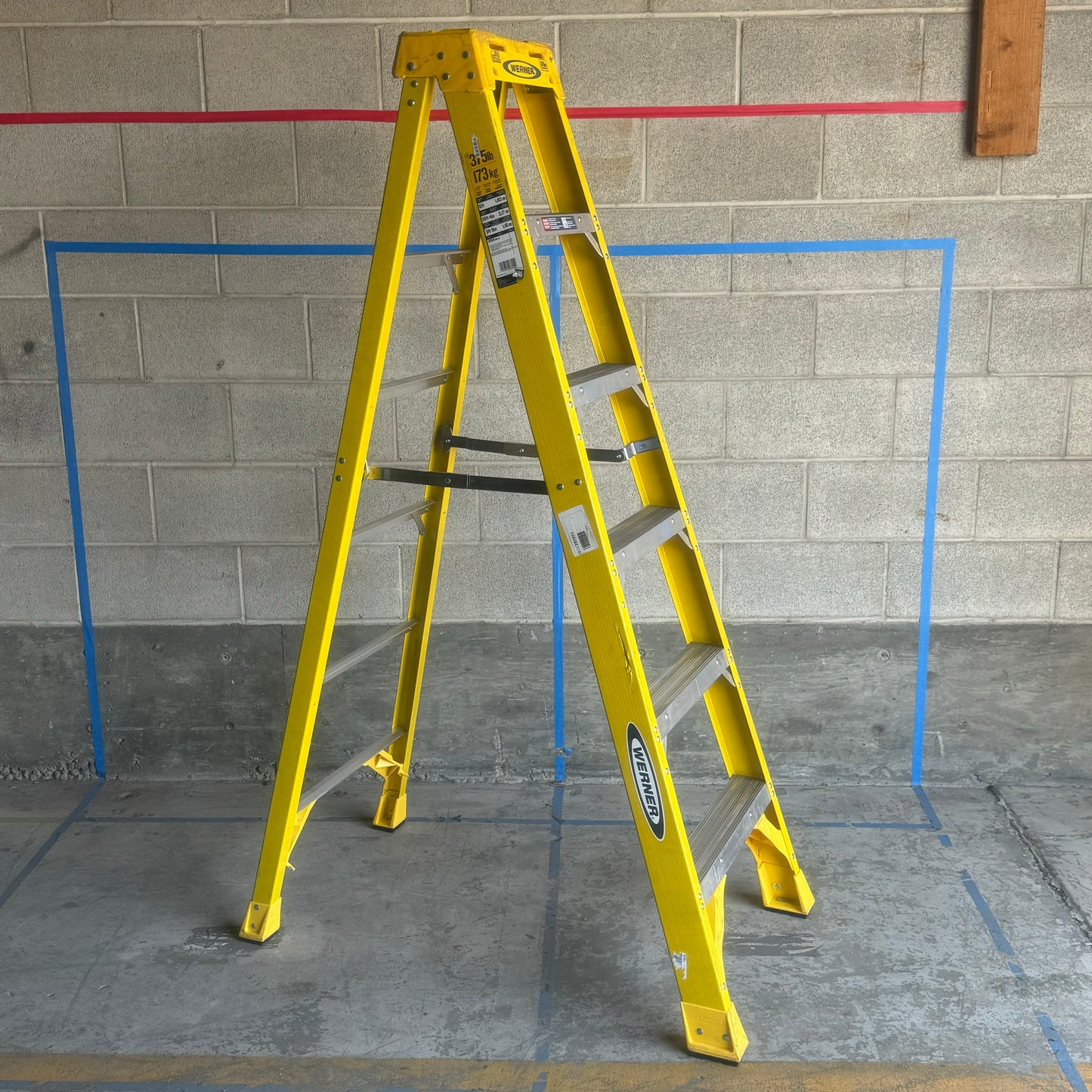 WERNER Fiberglass Single-Sided 6' Step Ladder w/ 375 lb Capacity Yellow 6306