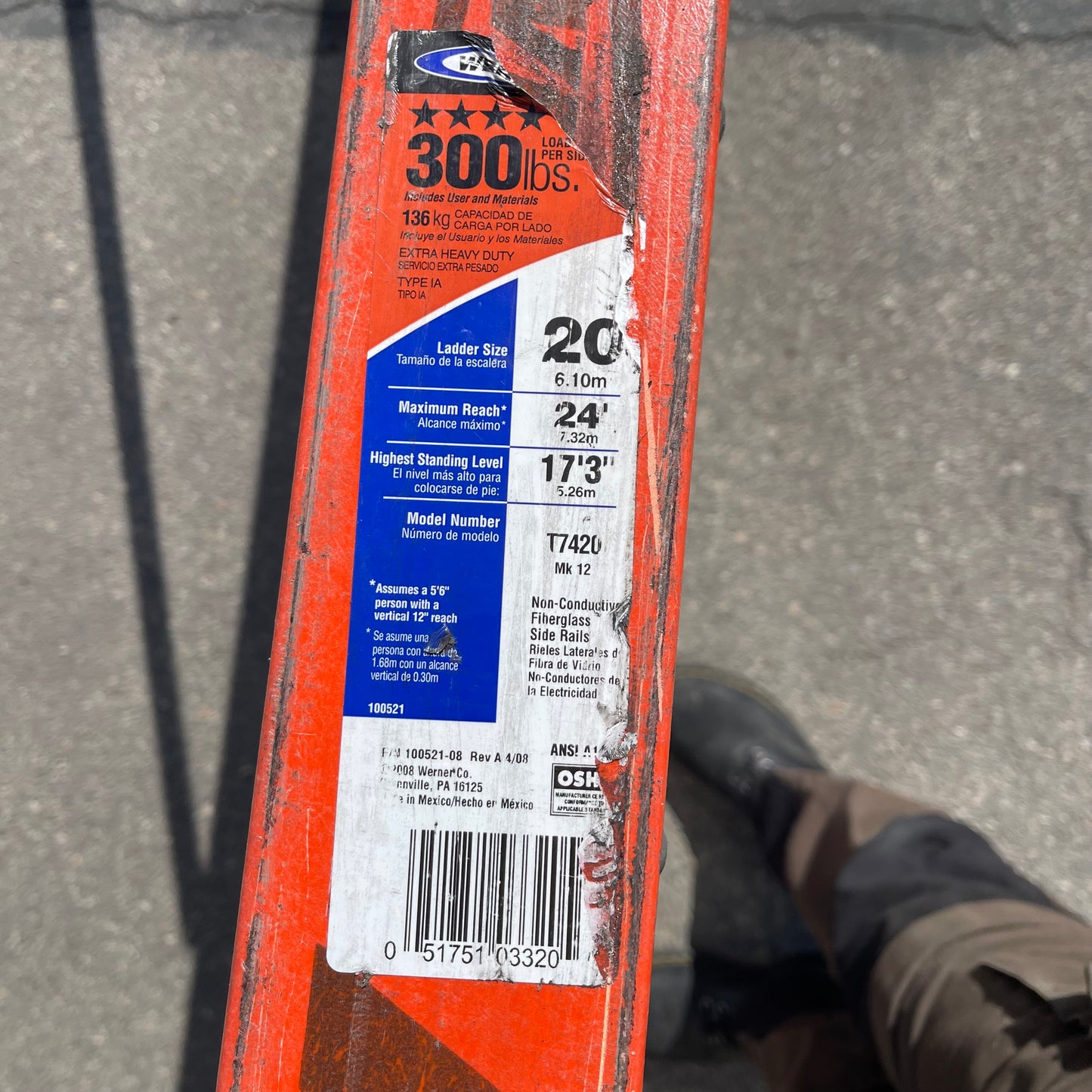 Z@ WERNER Fiberglass Twin Ladder 20 ft, 300 lbs cap Orange T7420
