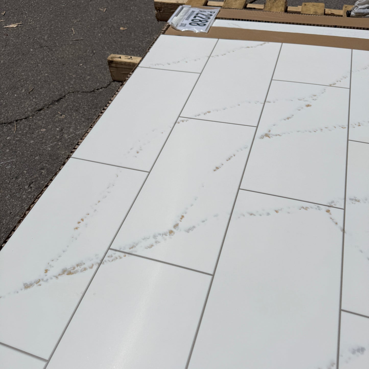 ZA@ Pallet of SAM MÜELLER Belair Solid Surface 2-Sided Shower Wall Kit (AS-IS)