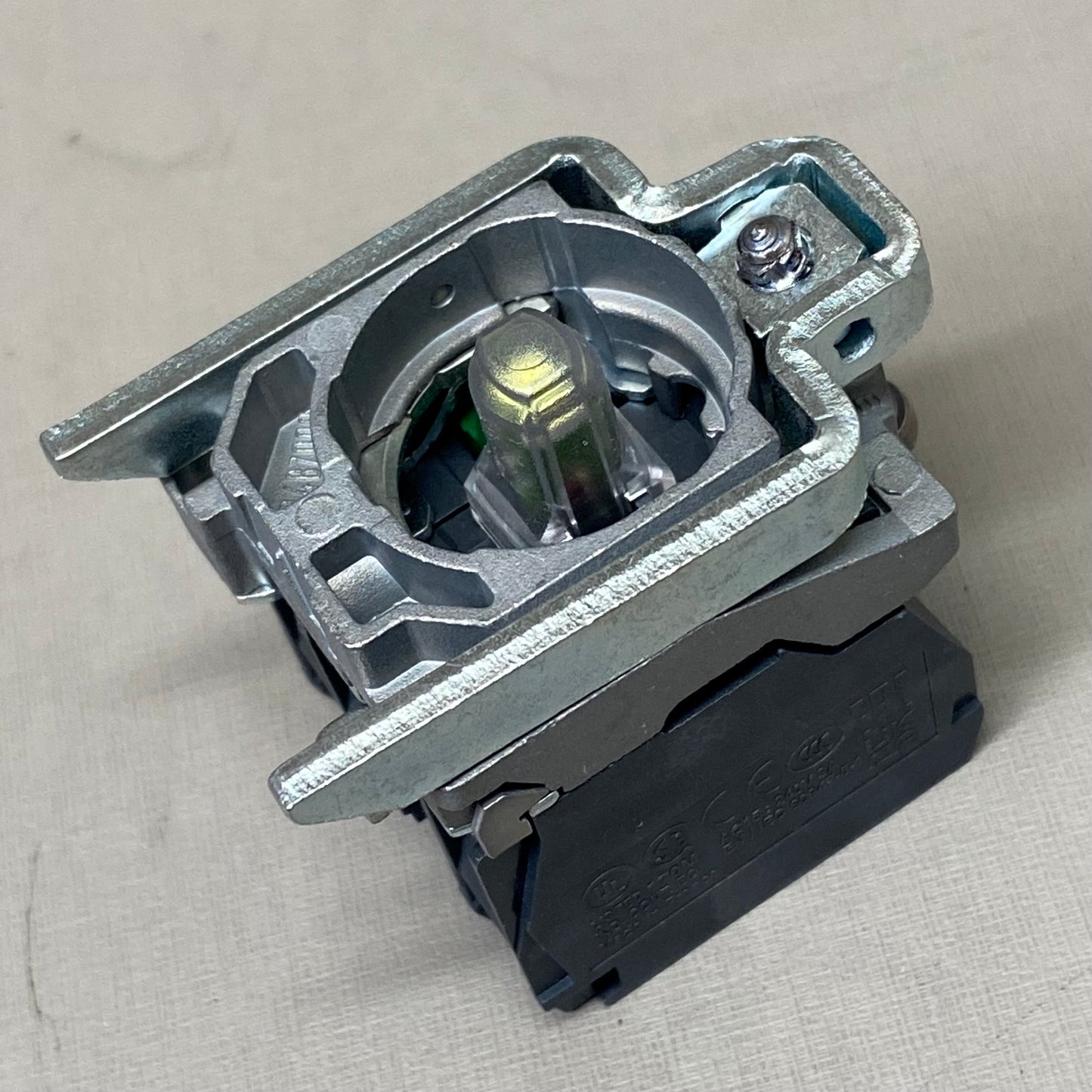 SCHNEIDER ELECTRIC Illuminated Push Metal Universal LED Button 22MM Green XB4BW33G5