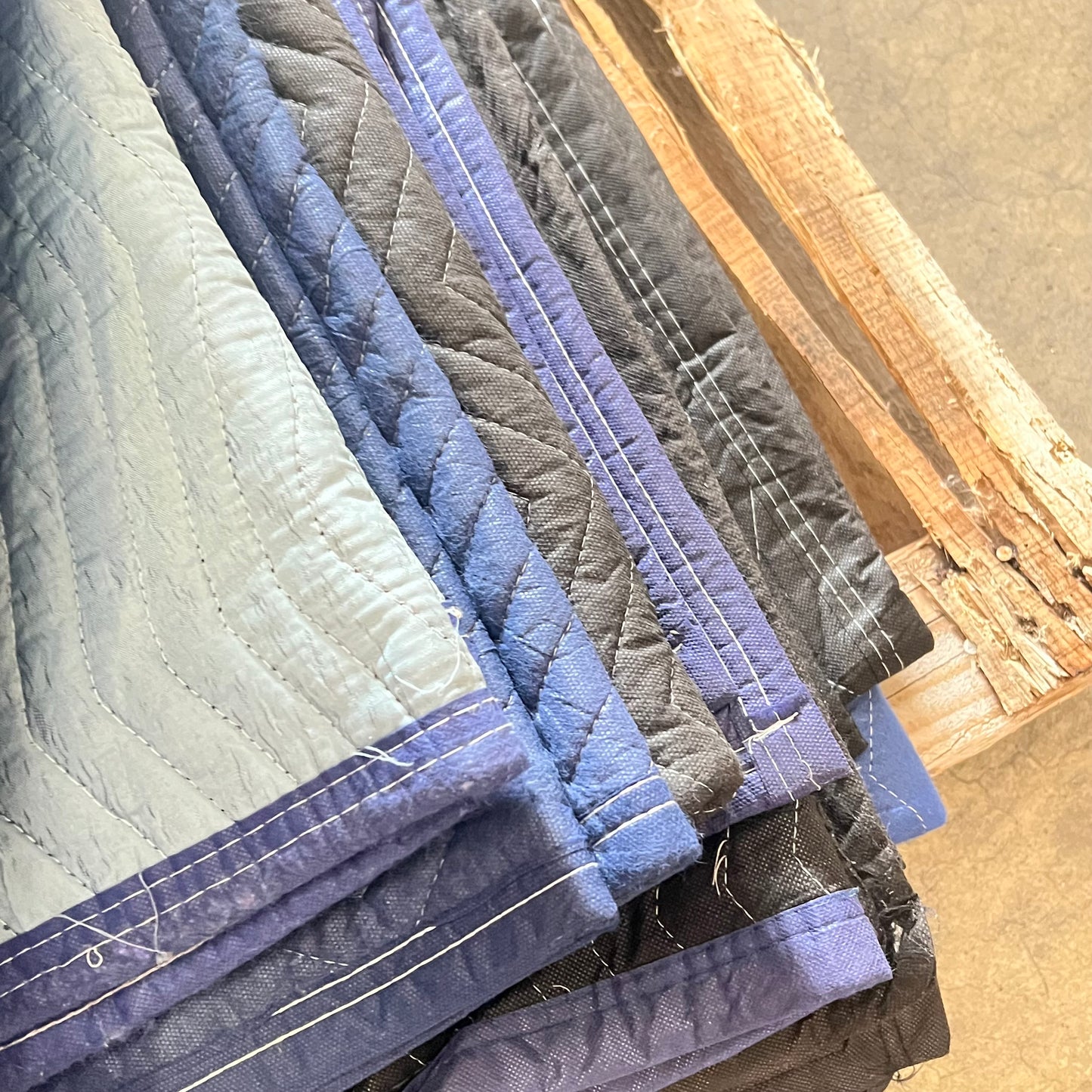 ZA@ Pallet of MIXED (Lot Of 14) Moving Blankets Blue/Black