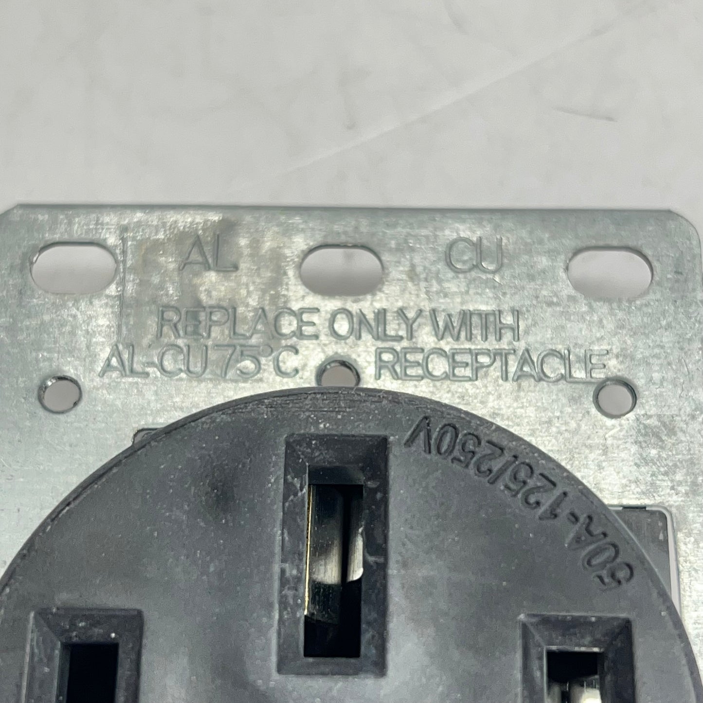 LEVITON Industrial Grade Flush Mount Receptacle  125/250 00279-001-S00 (Used)