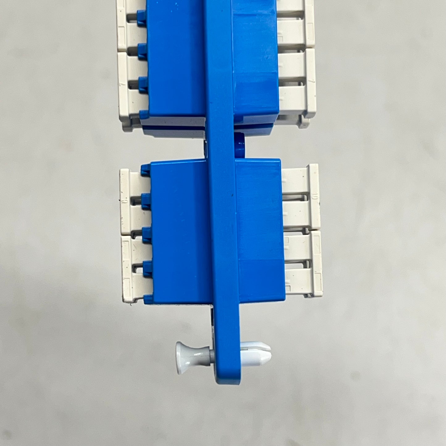 LEVITON Sdx Precision Molded Fiber Adapter Plate Single-mode Yellow 5F100-4LL