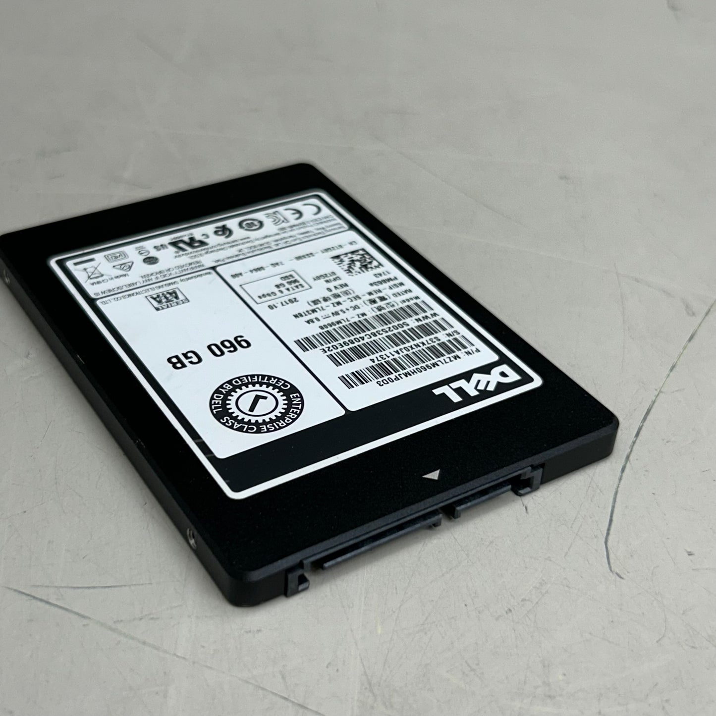 DELL Multi Level Cell SFF Sata Mixed-Use SSD  960GB MZ7LM960HMJP0D3z USED