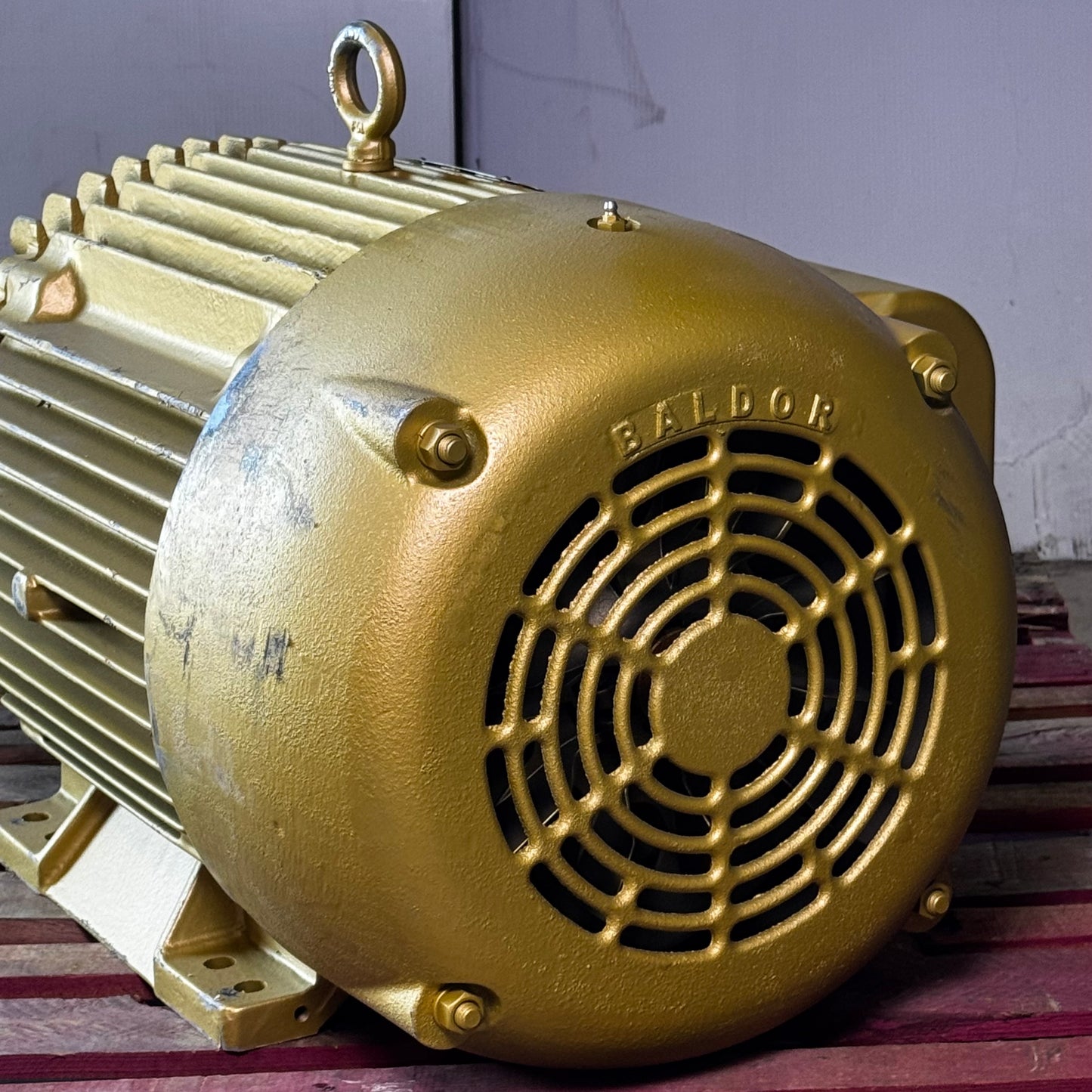 BALDOR RELIANCE Super E Motor 30HP 230/460V 16"H x 31"L Gold EM4117T (New Other, Cosmetic Damage)