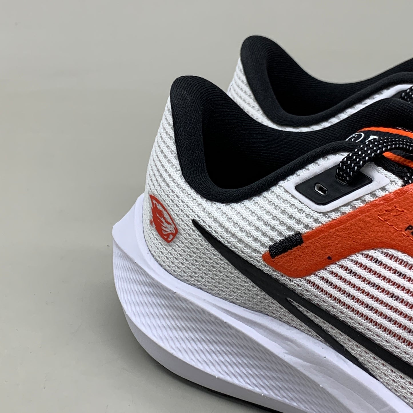 NIKE Zoom Pegasus 40 Oregon St White Team Orange & Black 6.5 W 5 M DZ5954-100