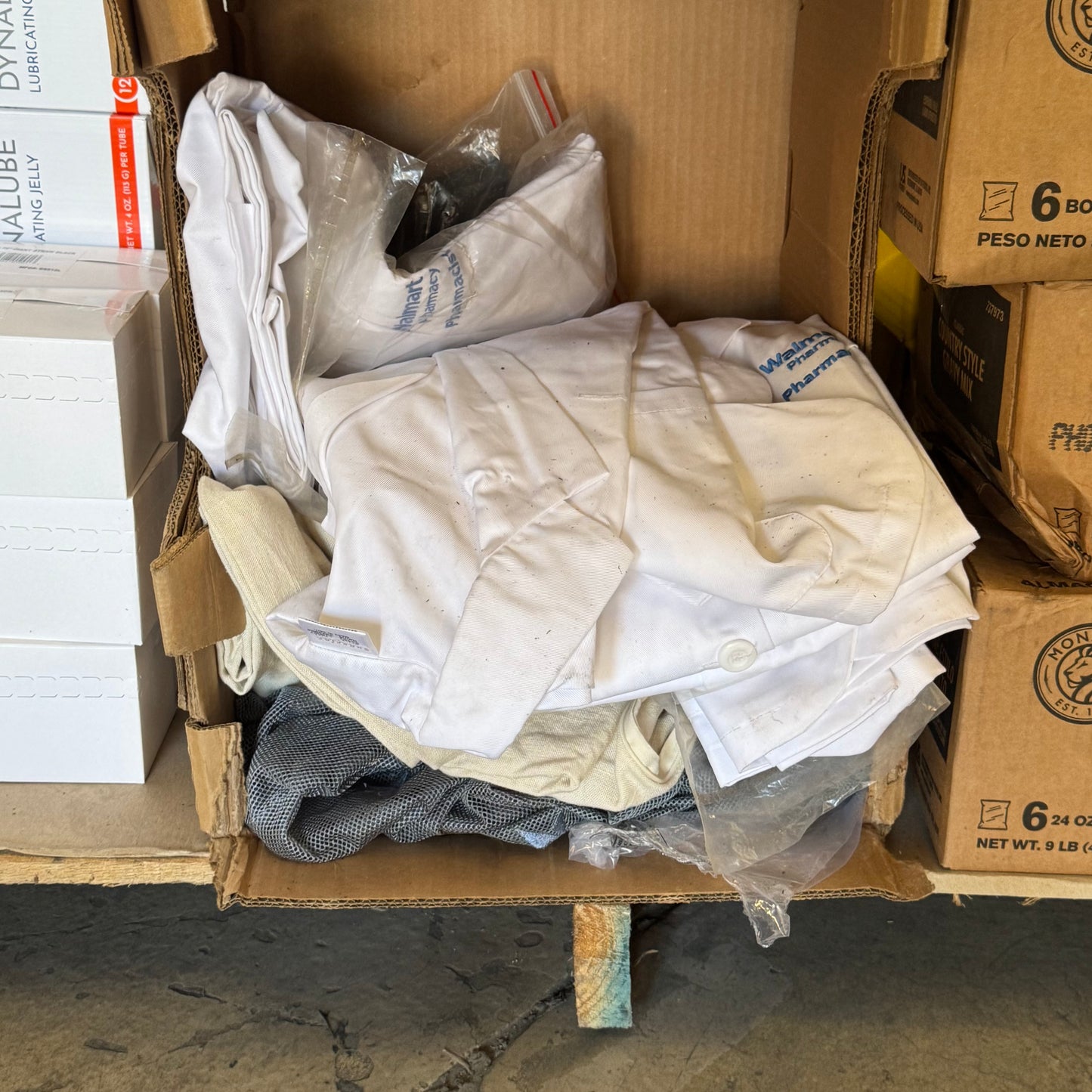 ZA@ Pallet of Mixed Mayonnaise Dressing, Clothes, Lubricating Jelly, Straw, Gravy Mix, Etc… (AS-IS)