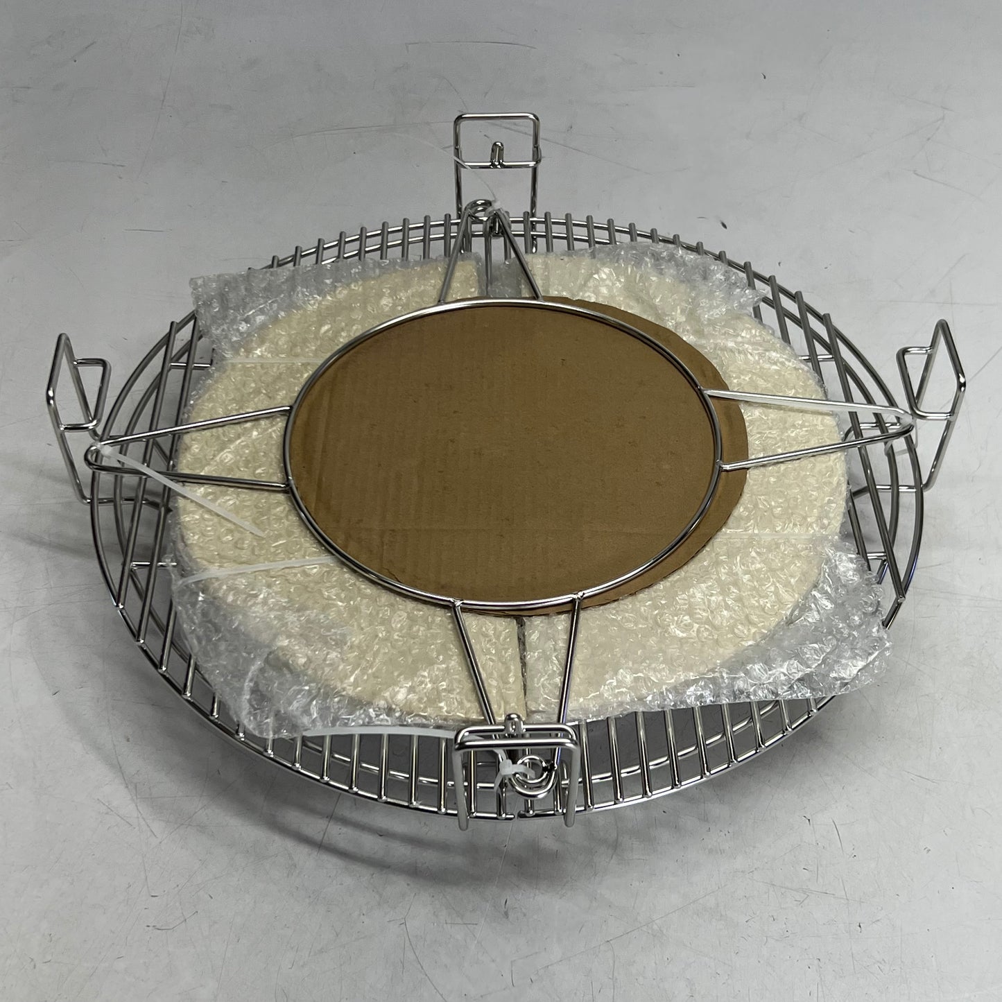 ZA@ Pallet of KALAMERA Ceramic Grill Sz 24" Kamado (AS-IS, Missing Lid)