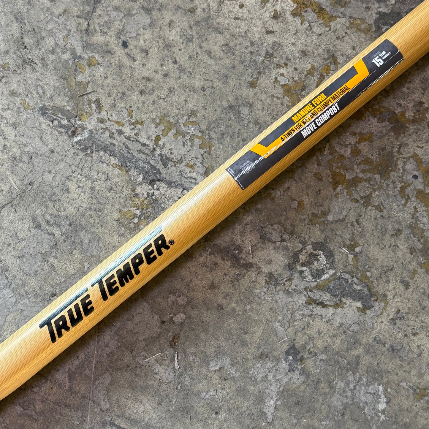 TRUE TEMPER Manure Fork 4-Tines for Wet & Clumpy Material 1838000