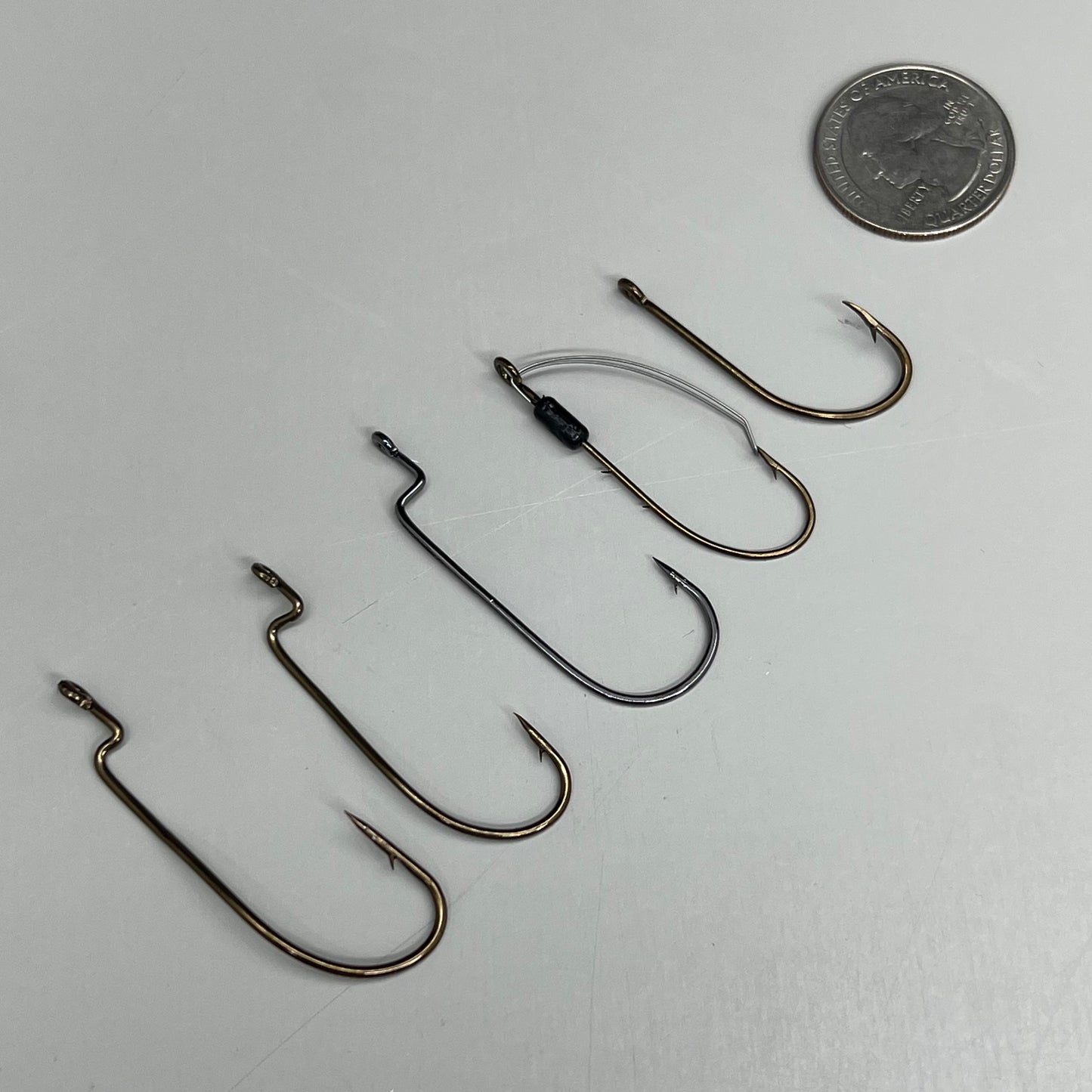 EAGLE CLAW (3 PACK) Freshwater Bass Assortment Bronze/Grey Sizes 1-3/0 67pc 618