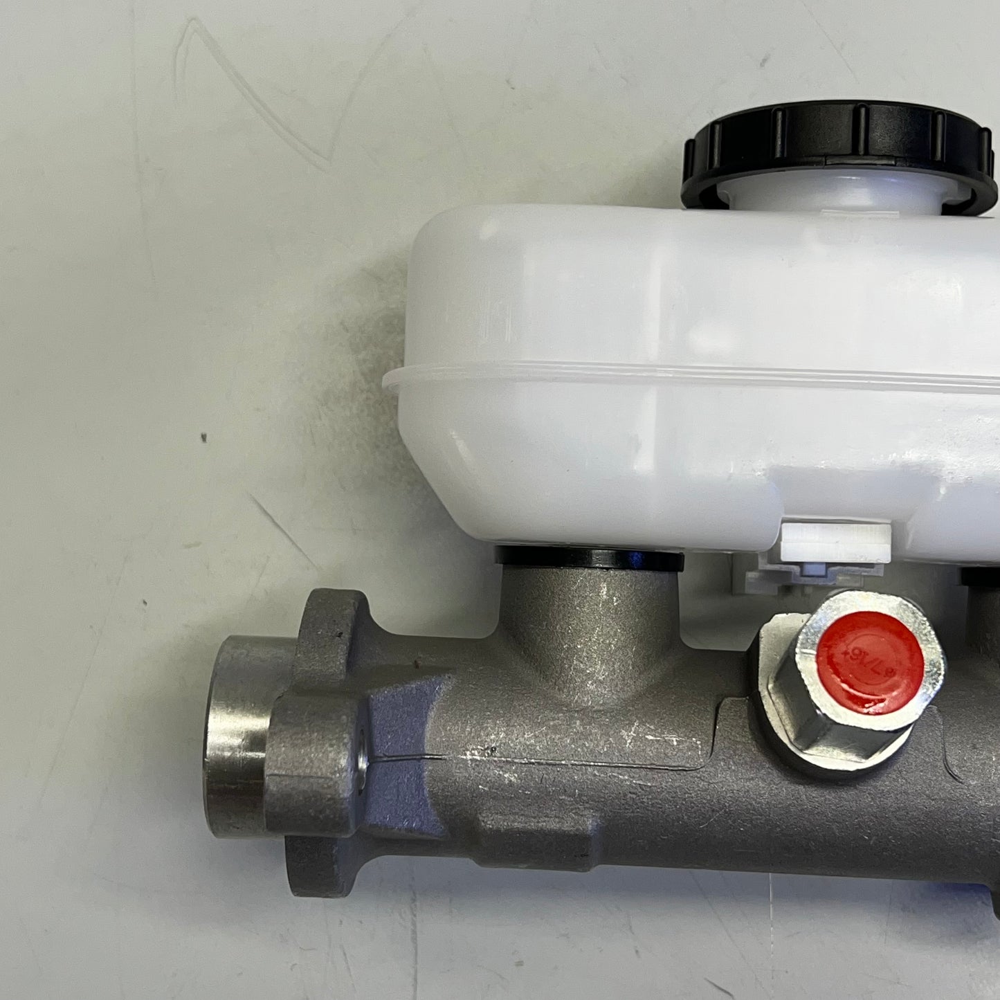 NAPA BRAKES Ultra Premium Master Brake Cylinder For Ford Vehicles 62-M4558