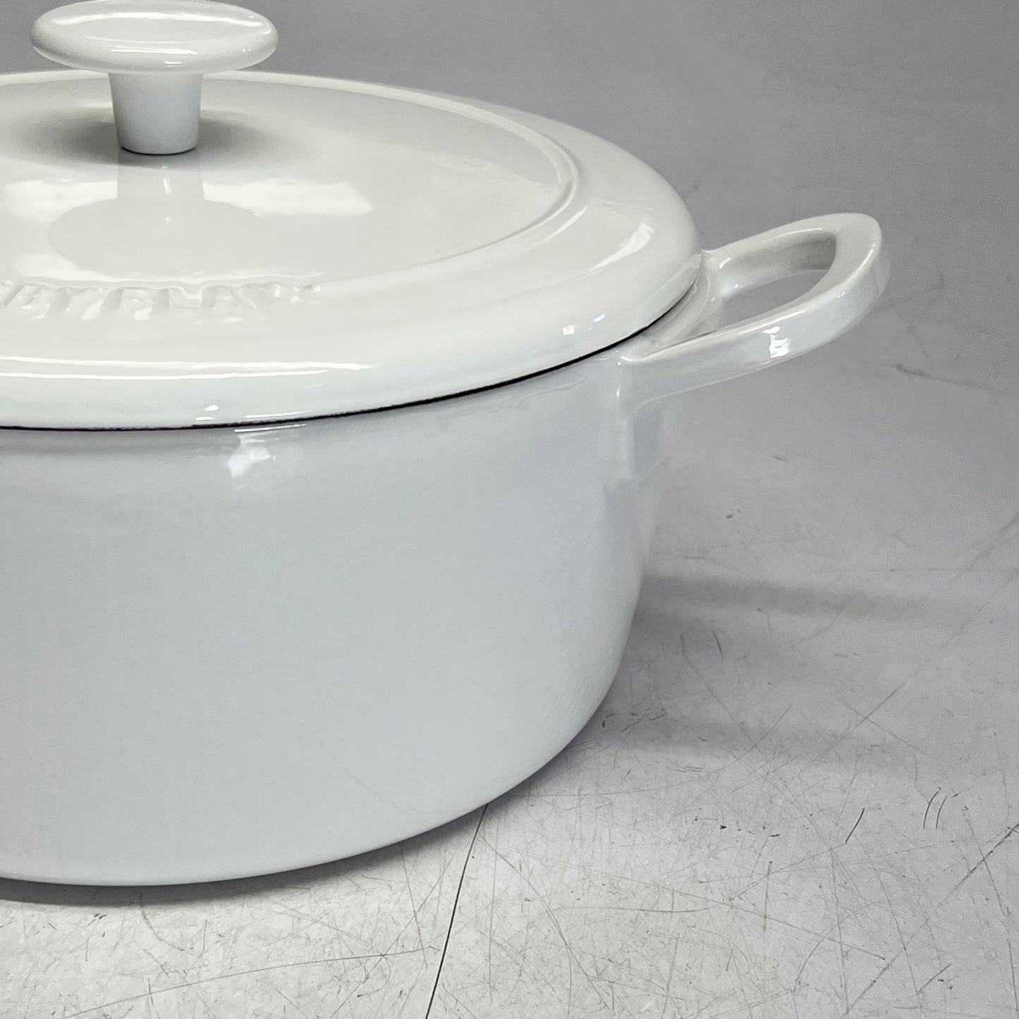 GREEN PAN  Bobby Flay Enameled Cast Iron Round Dutch Oven W/ Lid 5.5 Qt White