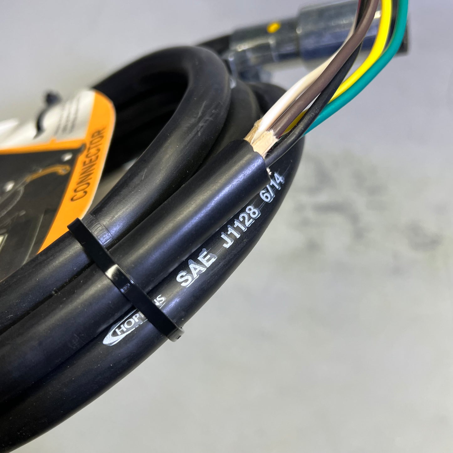 HOPKINS Towing Solutions 6 Round Connector w/ Jacketed Cable 8' Black 20136