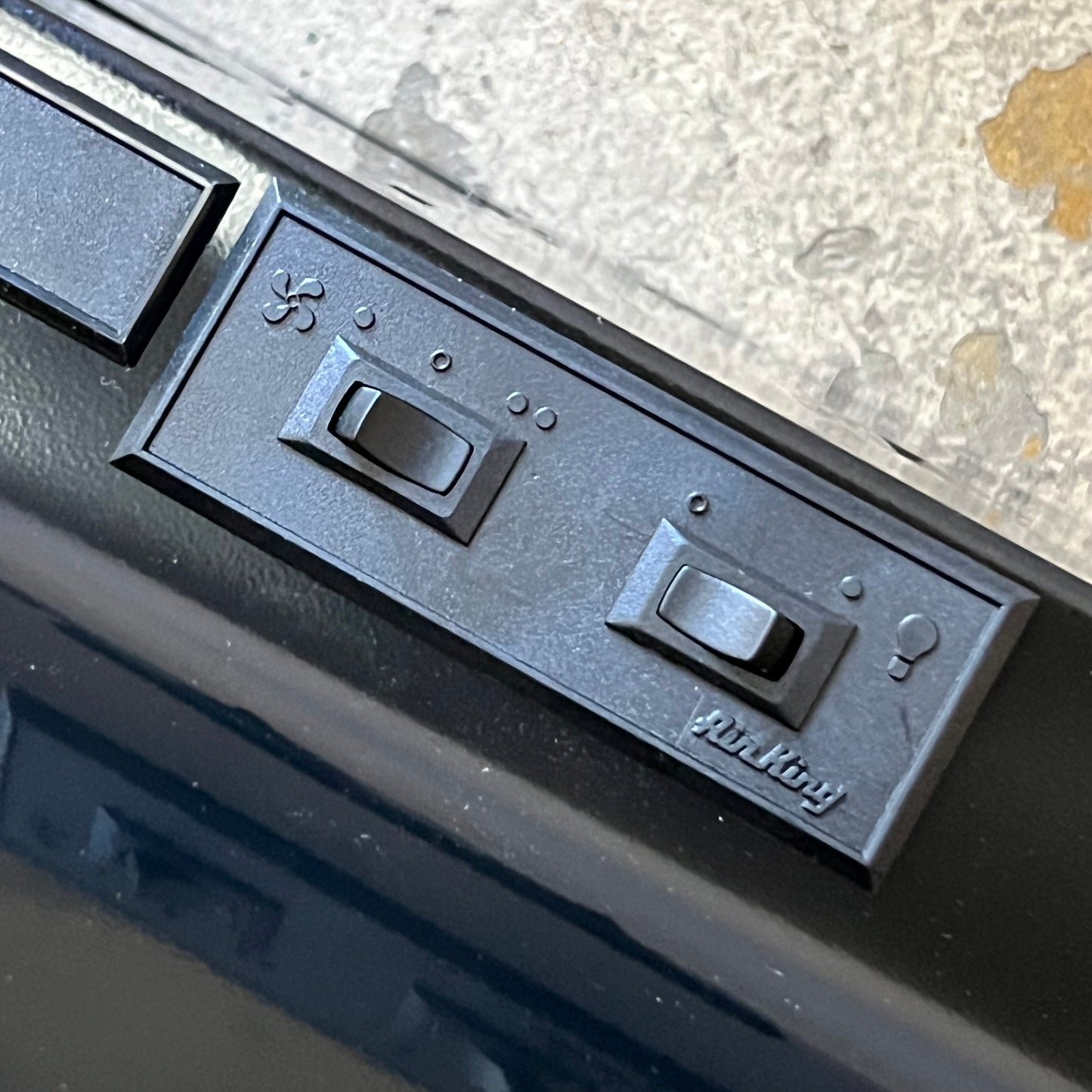 AIRKING Under Cabinet Convertible Range Hood 3.5" x 10" Black AV1366