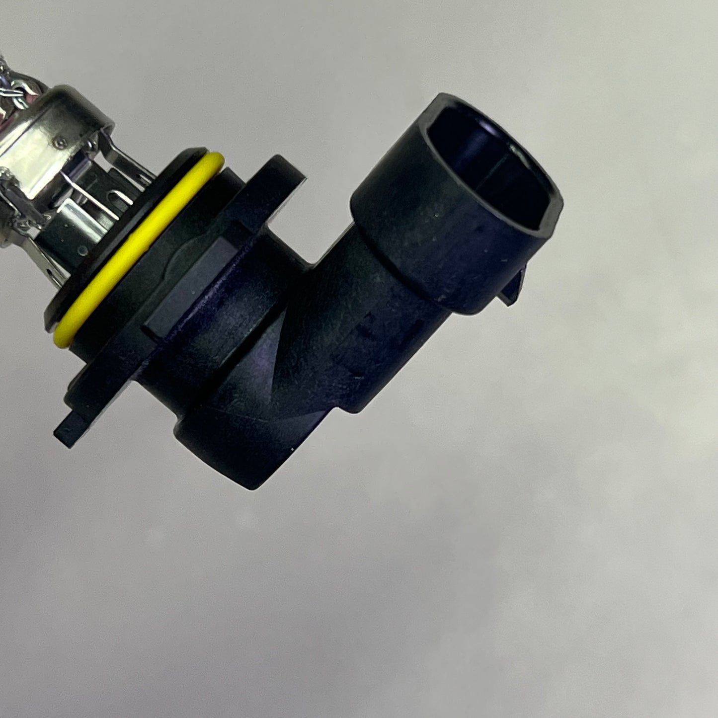 SYLVANIA 9006 Standard Halogen Headlight Bulbs – 2 Pack