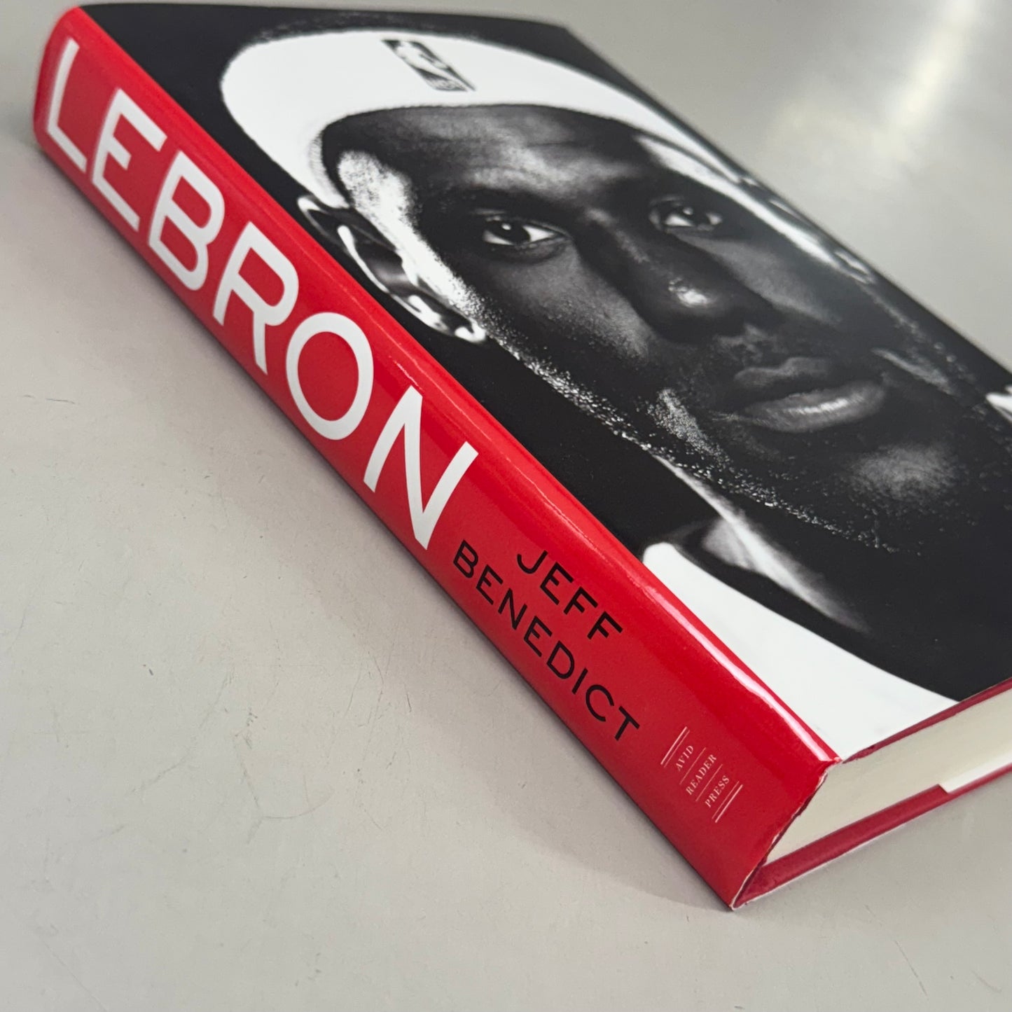 AVID READER PRESS Jeff Benedict; Lebron 576 Pages