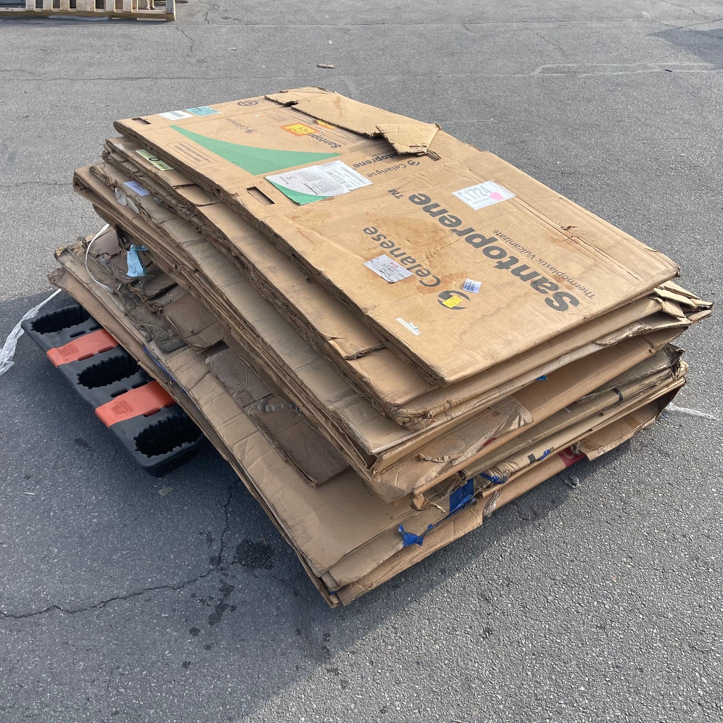 ZA@ Pallet of MIXED Gaylord Boxes (AS-IS)(A)