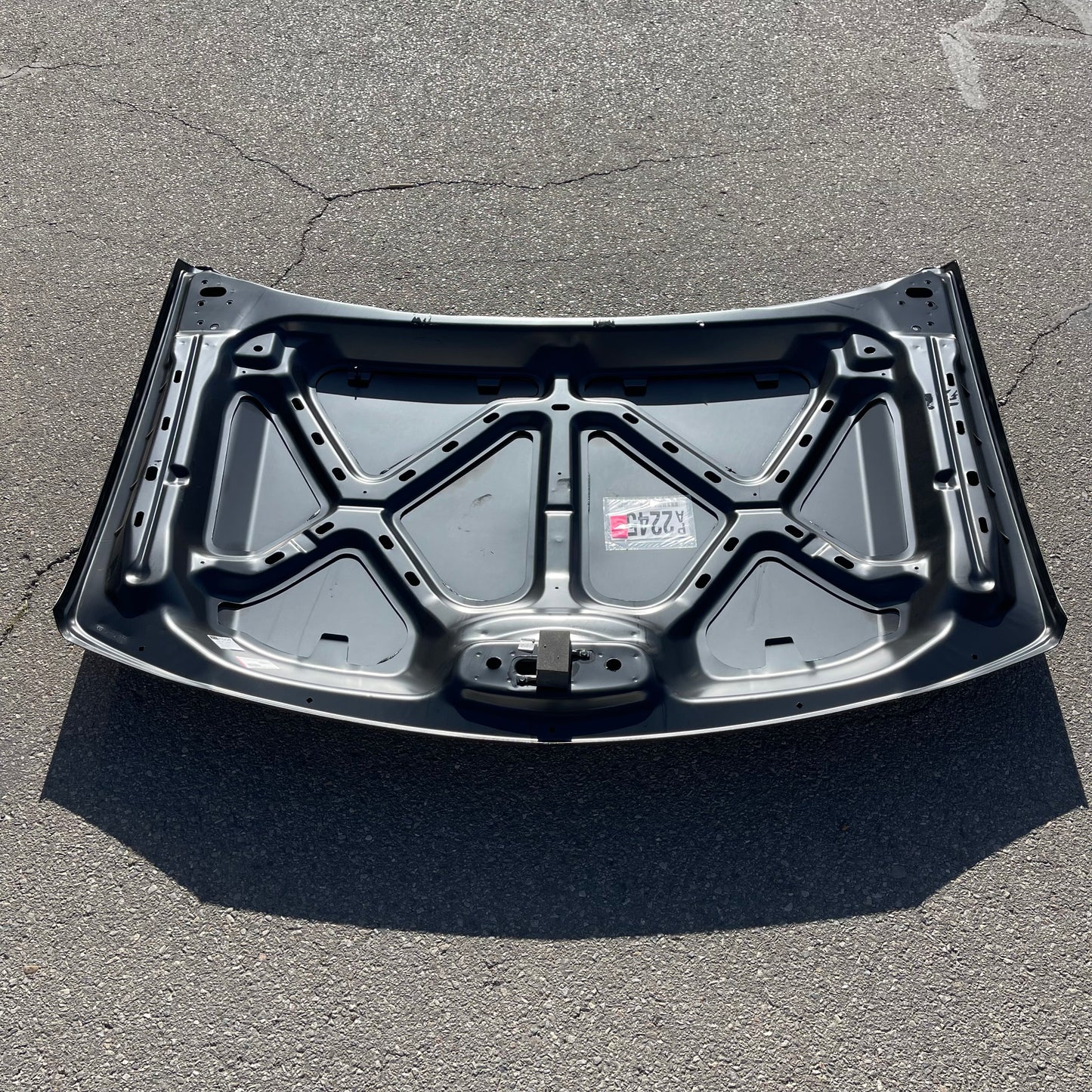 ZA@ Pallet of ORIGINAL EQUIPMENT REPRODUCTION Hood for Chevy Silverado 2005-2007 Black 15295820 (AS-IS)