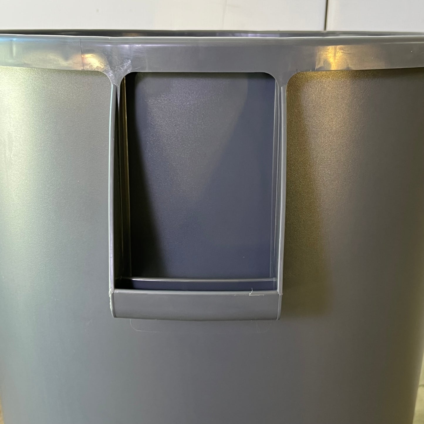 SPARTA Waste Container 44 Gal. Bronco Round 84104423