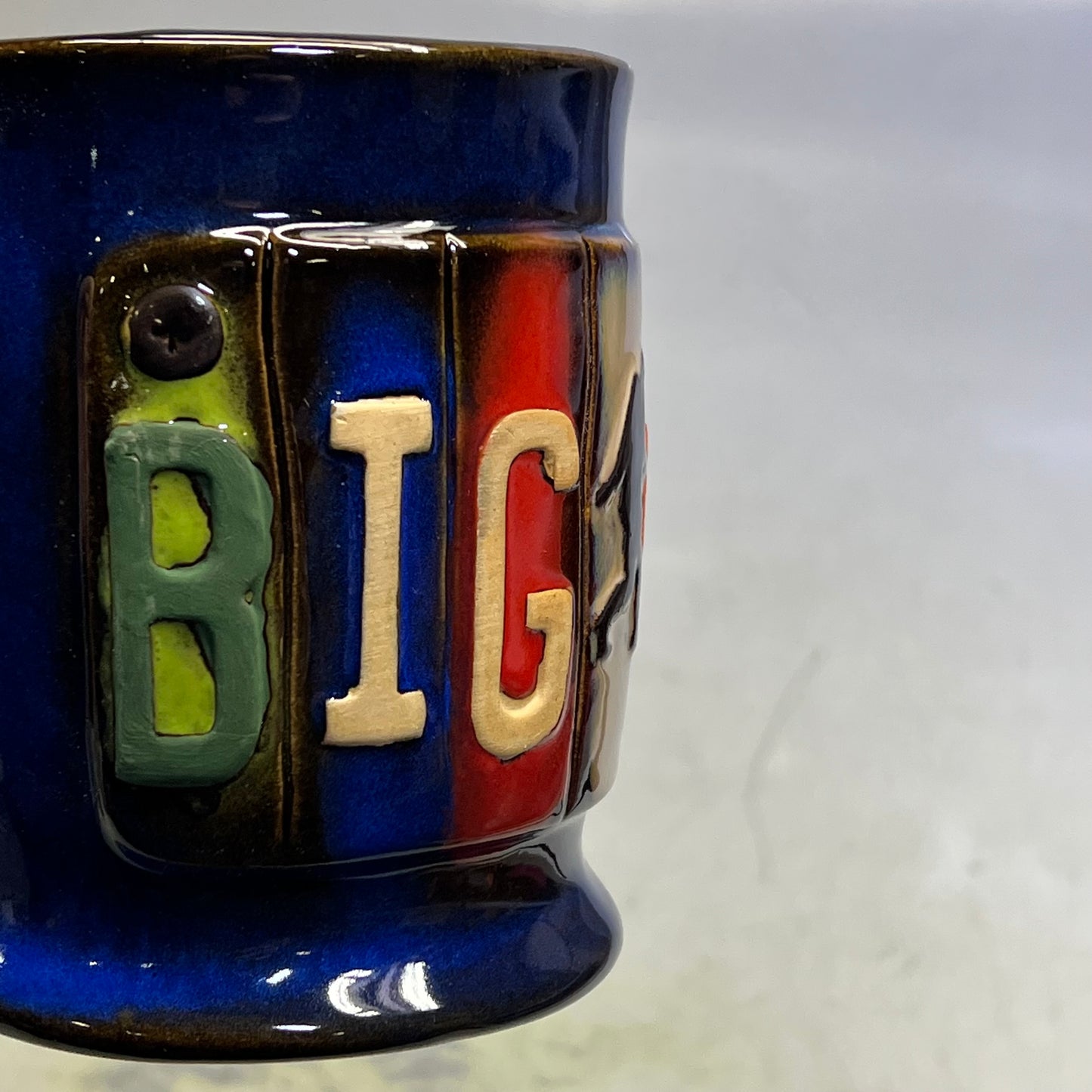 ZA@ CKI Big Foot License Plate Pottery Mug 4.5"L x 3.5" Dia Rim Blue MUGLP-CK-06 E