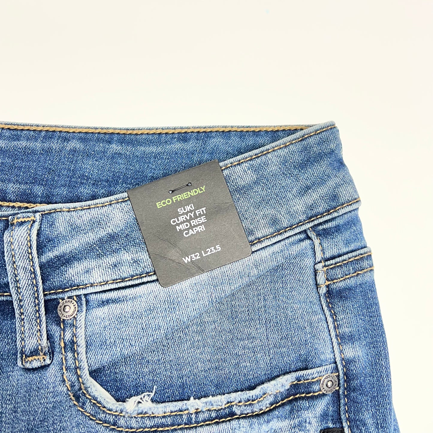 SILVER JEANS CO Suki Curvy Mid Rise Capri Womens Sz 32/23.5 Indigo L43920ECF252