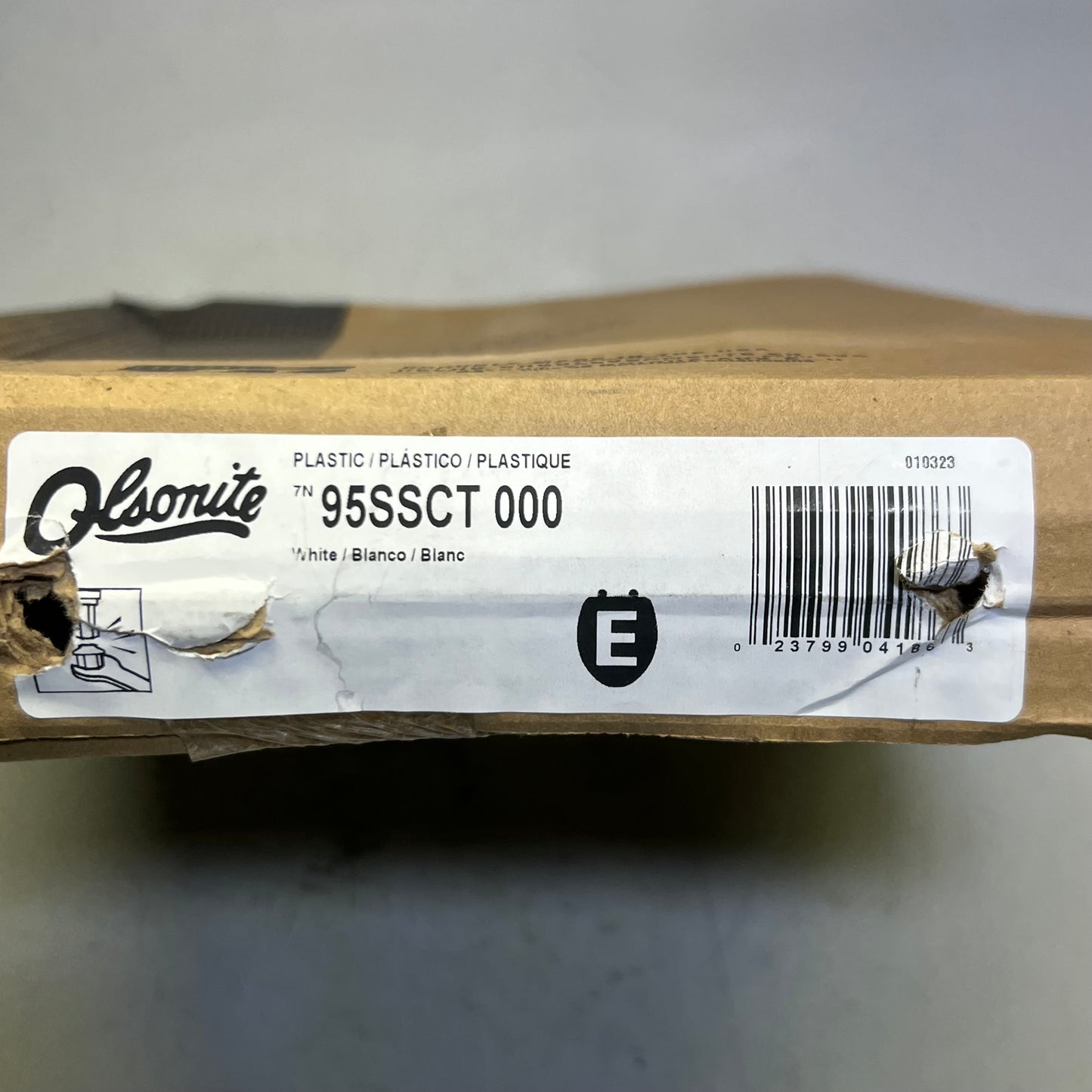 OLSONITE Elongated Plastic Toilet Seat, White 95SSCT000 (New Other, Distressed Box)