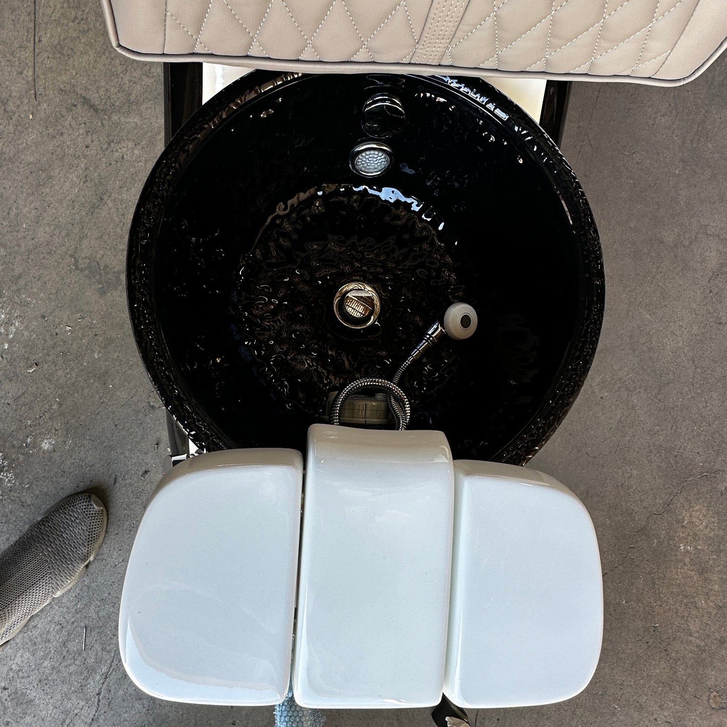 SNE Pedicure Spa Tub Sz 51" L x 46" W x 42" H, (3 Boxes) Light Grey SNE 201