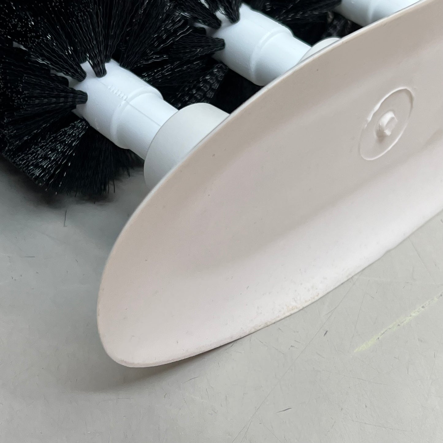 CARLISLE Sparta Heavy Duty Manual Triple Glass Washer 8" Black/White 4046103