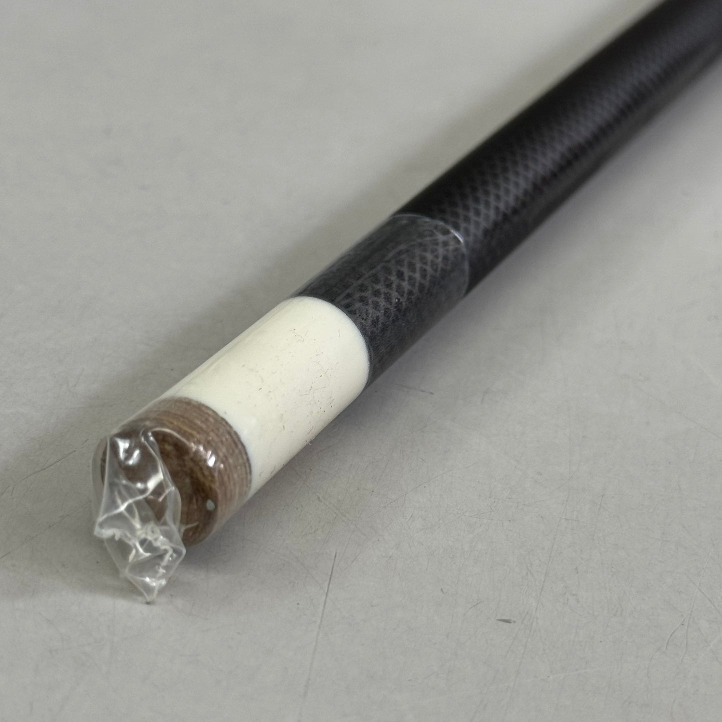 MIZERAK Premium Carbon Composite 3D Grip Cue 58" (Distressed Packaging) P1883B