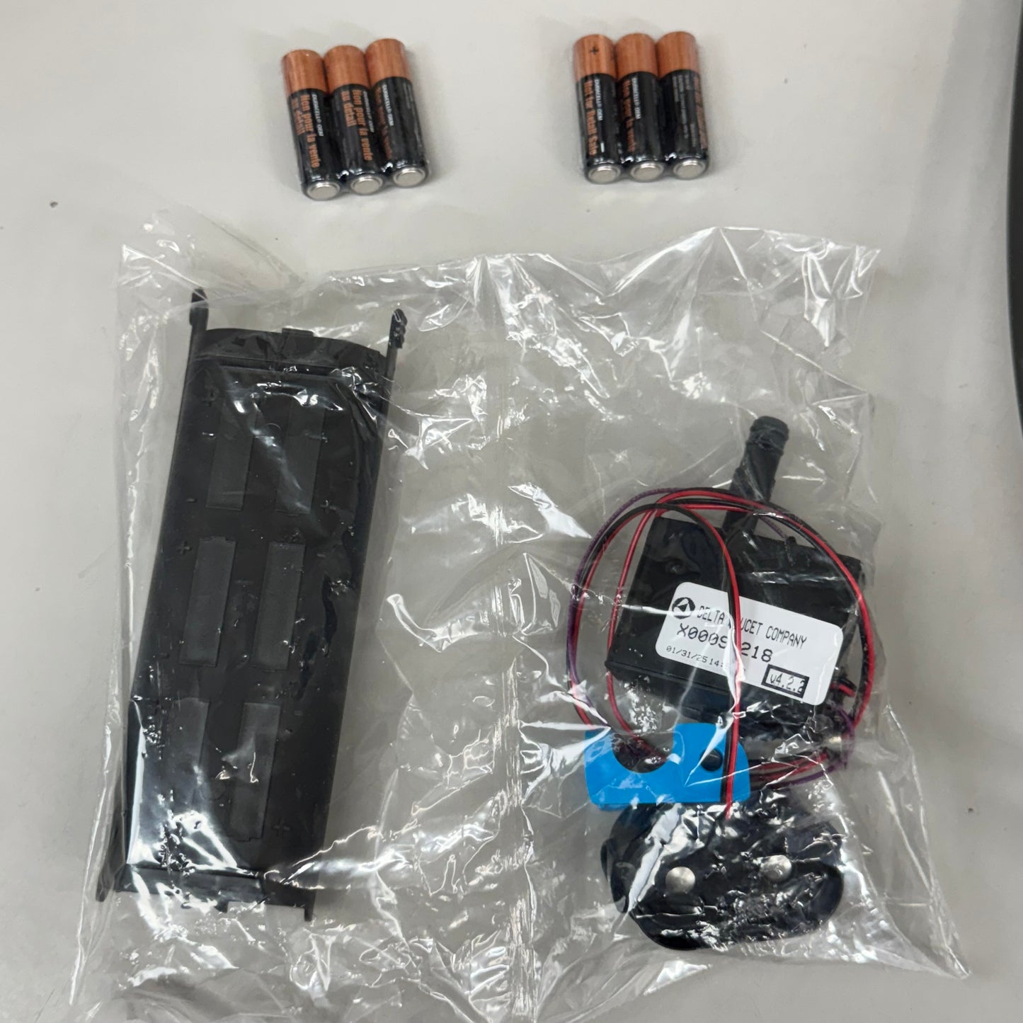 DELTA Lenta Pull-Down Kitchen Faucet w/ Touch Activation Champagne 19802TZ-CZDST