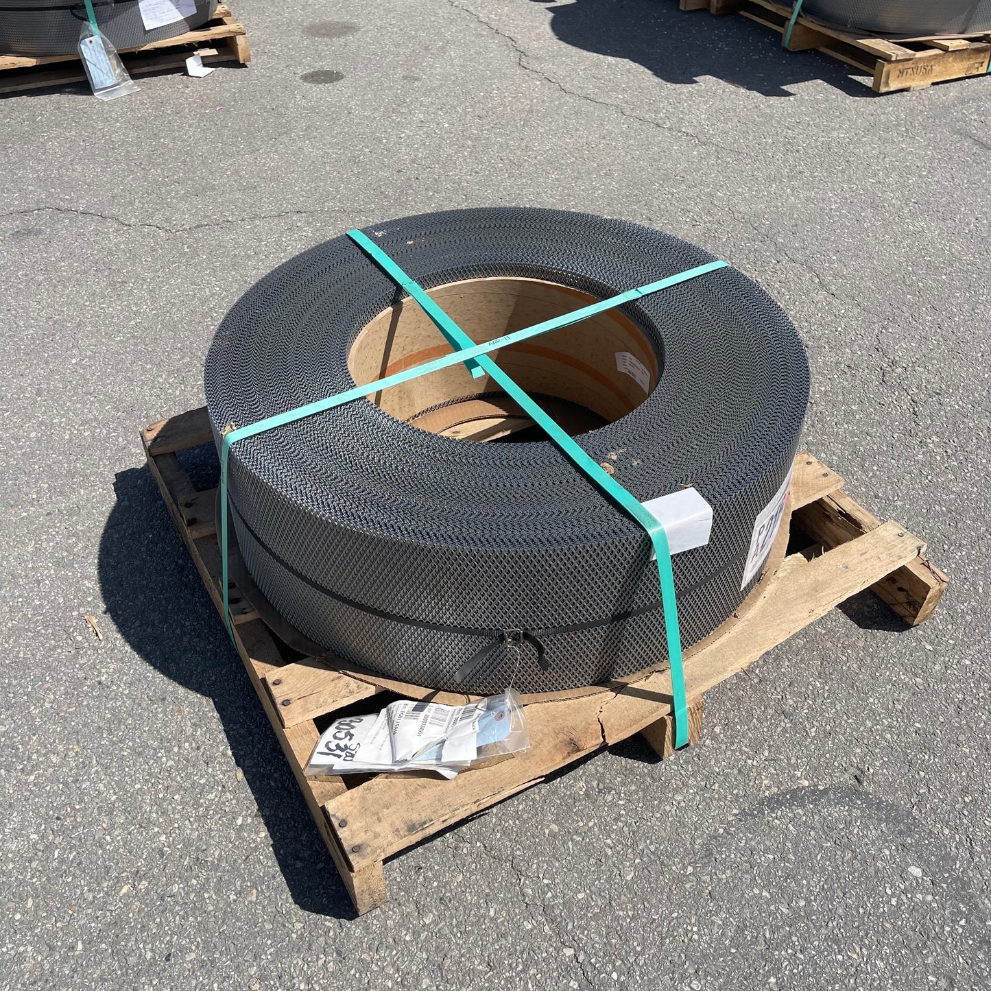 ZA@ Pallet of METALEX Expanded Metal Mesh Roll for Machine Guards, Filters, Sunshades, Fencing, etc. 10” W Steel (AS-IS)