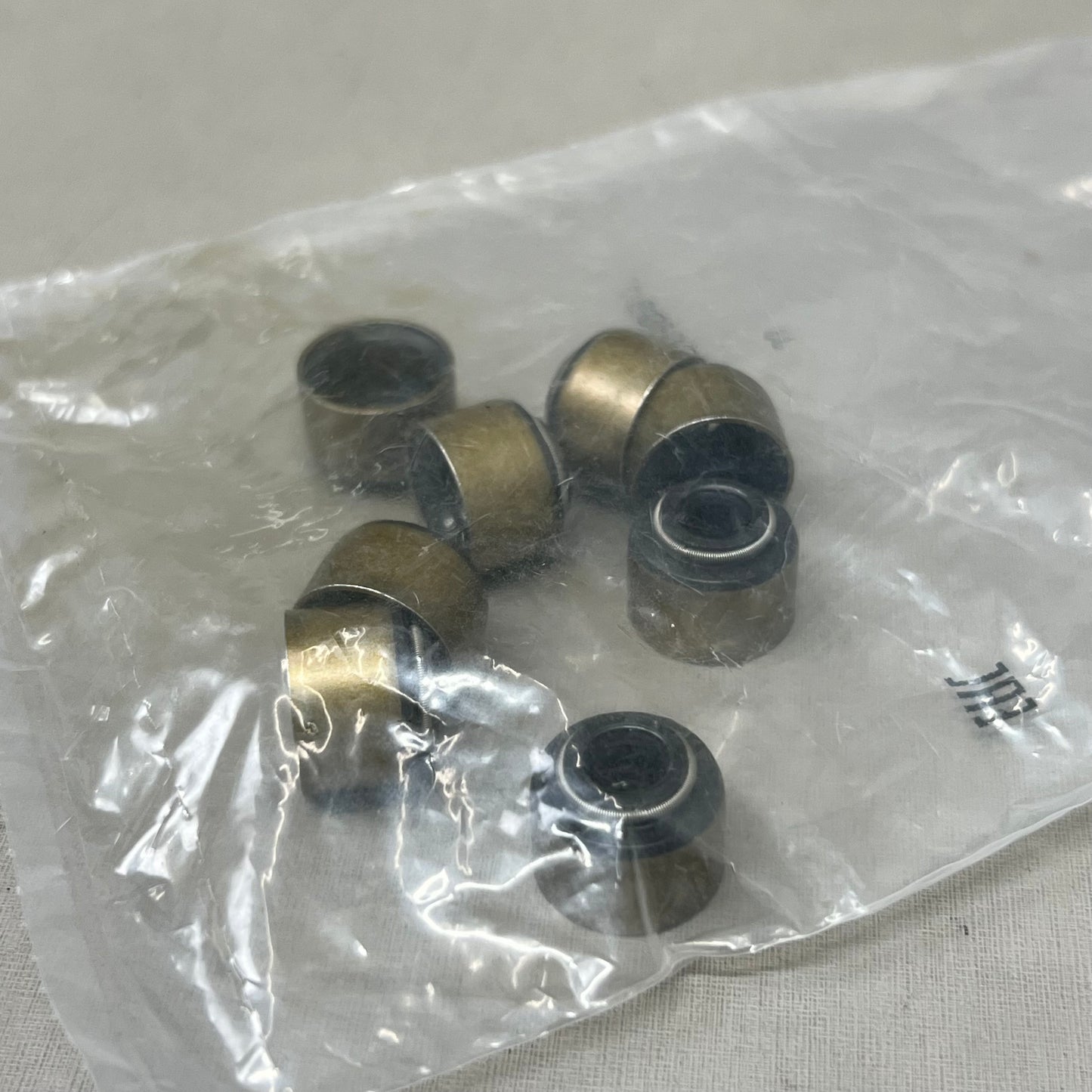 MAHLE (8 Piece) Engine Valve Stem Oil Seal Set For Porsche SS45798A