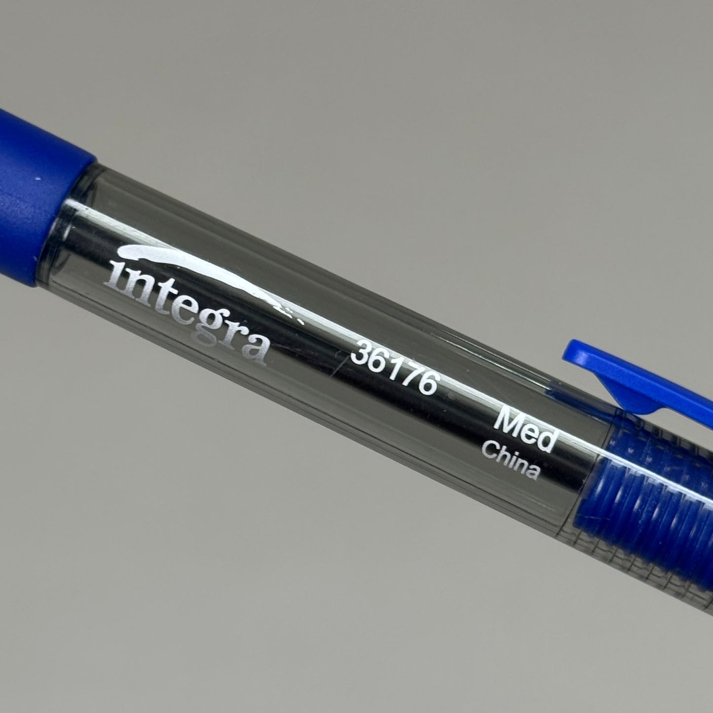 INTEGRA (12 PACK) Retractable Ball Medium Point Pen w/ Rubber Grip Blue 36176